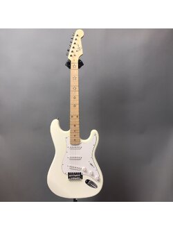 กีตาร์ไฟฟ้า Storm SST-111 WH