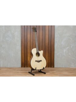 Gusta OM2C 40 กีตาร์โปร่ง