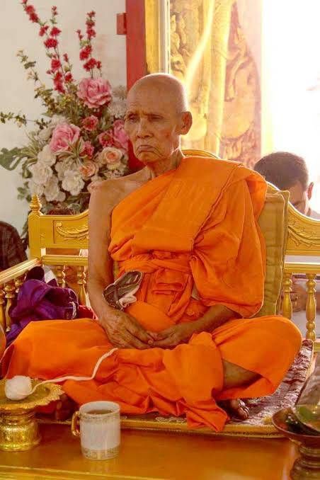 พระพญาเหล็กไหล ลพ.หวล วัดพุทไธศวรรย์ อยุธยา