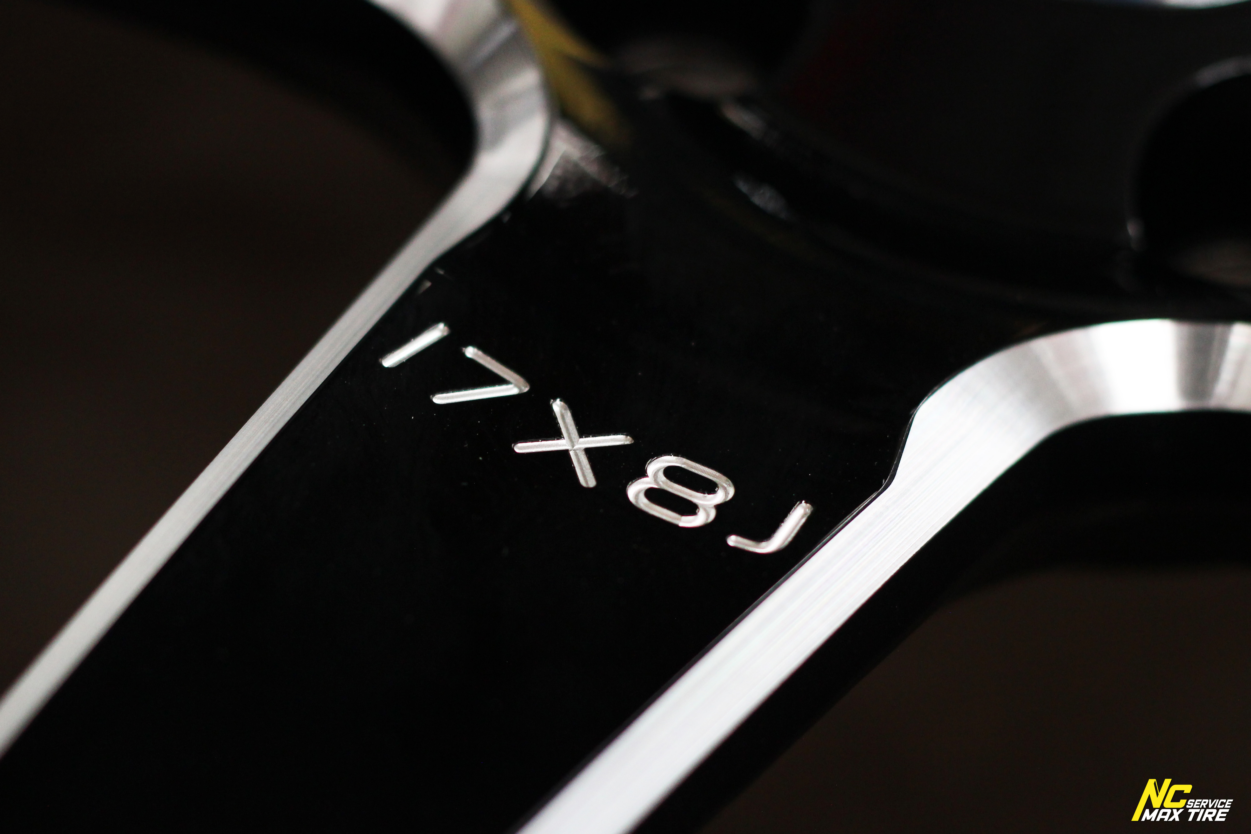 ล้อแม็กขอบ17 / Cosmis / Innerline / S1 / 17x8.0 5H114.3 ET30 / ล้อแม็กสีดำเงา+CNCข้างก้าน / NC / PP