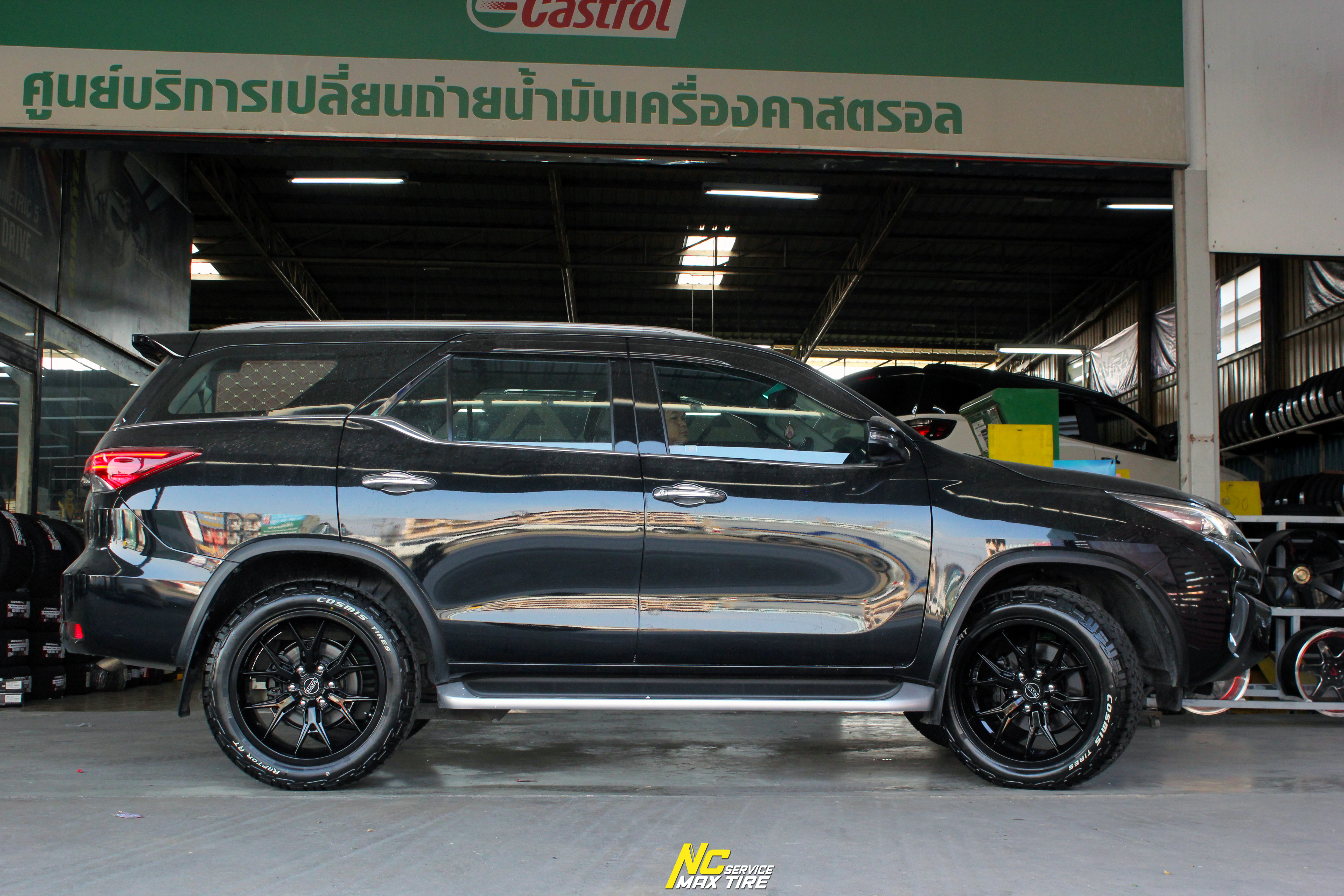Toyota Fortuner / ล้อแม็กขอบ20 / NAYA / Alpha-T6 / ล้อแม็กสีดำเงาทั้งวง / Raptor AT / 265/50R20 / NCmaxtireService