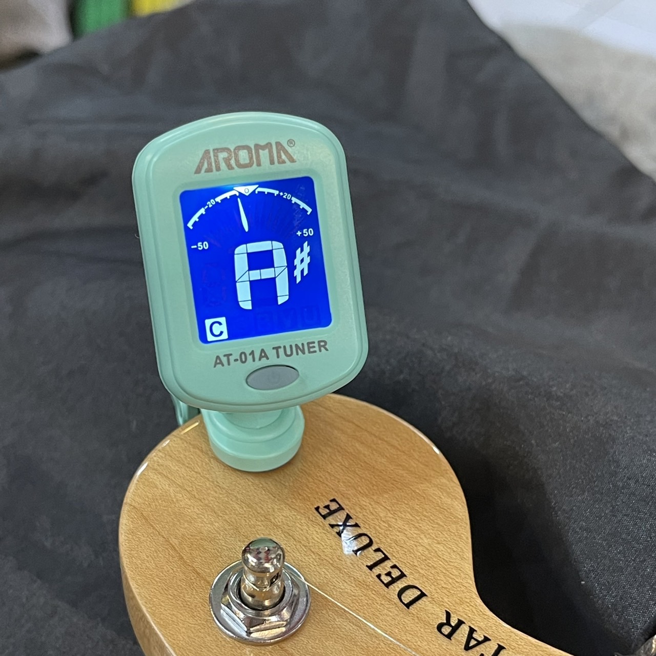 AROMA AT-01A เครื่องตั้งสายกีตาร์ TUNER (แถมฟรี ถ่านพร้อมใช้งาน)