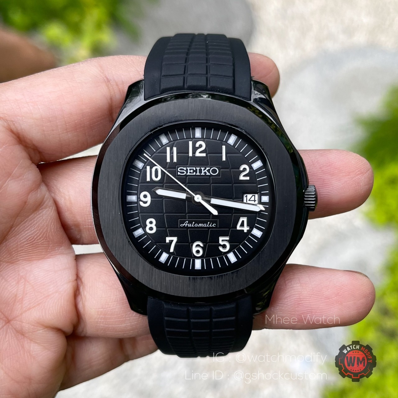 SEIKOMOD Black Waffle Aquanaut Open Case Showing Movement