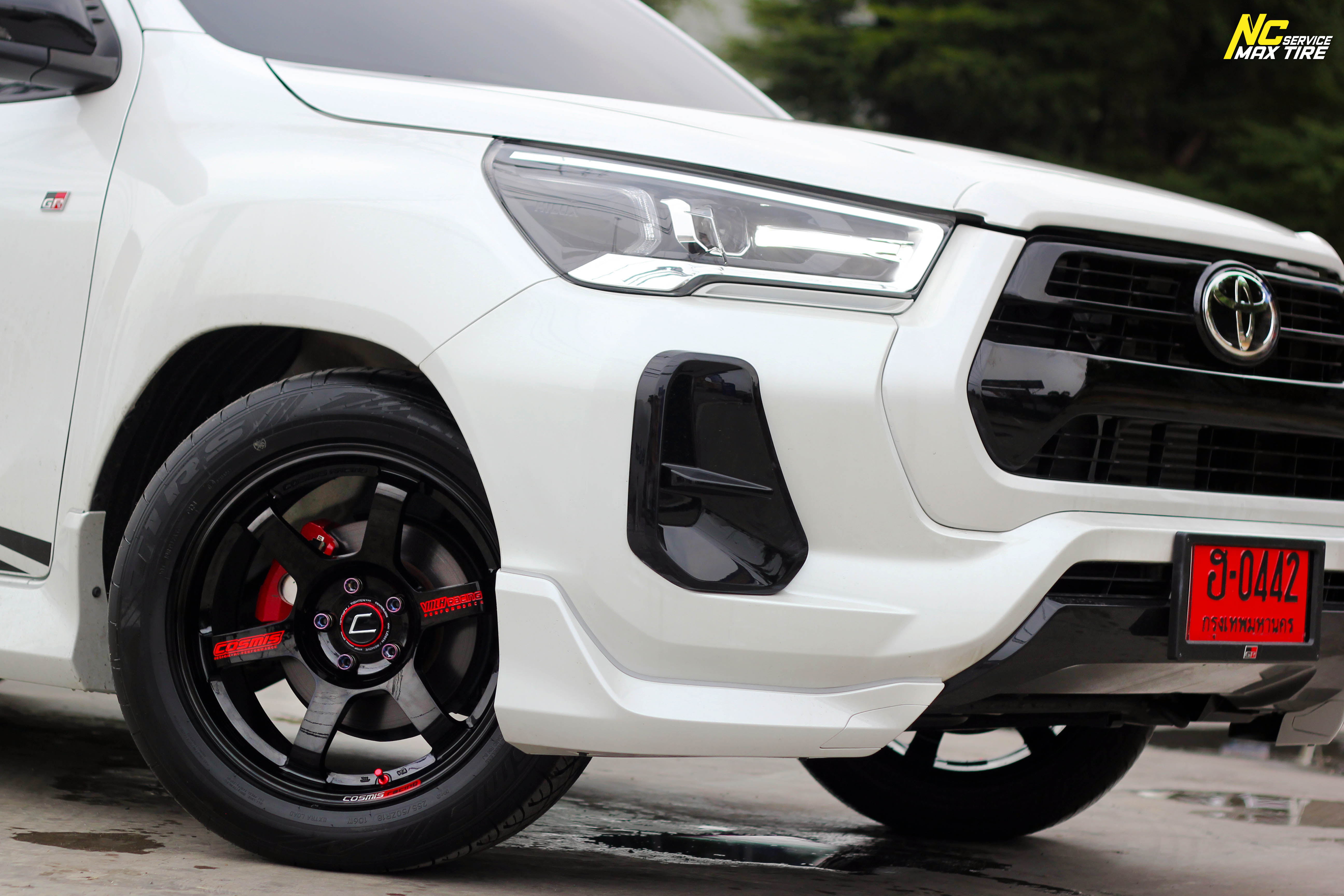 Toyota Revo / Z-Edition / GR-Sport / ล้อแม็กสวยๆ / ล้อแม็กขอบ18 / ล้อแม็กสำหรับรถกระบะตัวเตี้ย / Cosmis / RG-06SR / 18x9.0 5H113 ET0 / ล้อแม็กสีดำเงาพิเศษทั้งวง+หยอดตัวหนังสือแดง+เพลท / DeepBlack / Custom Color / T1RS / 255/50R18 / NC