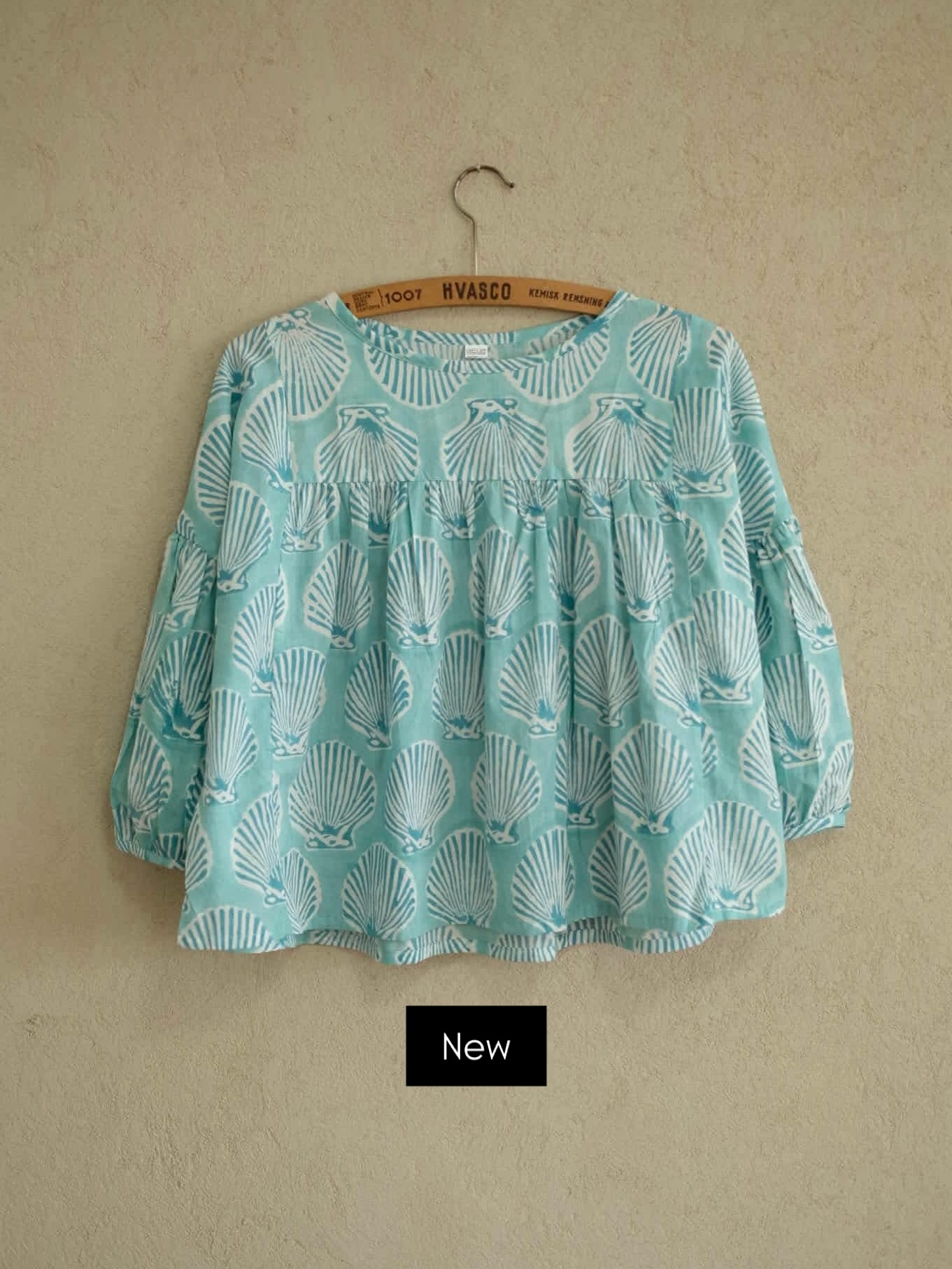 เสื้อแขนสามส่วนคอกลมเย็บต่อผ้า