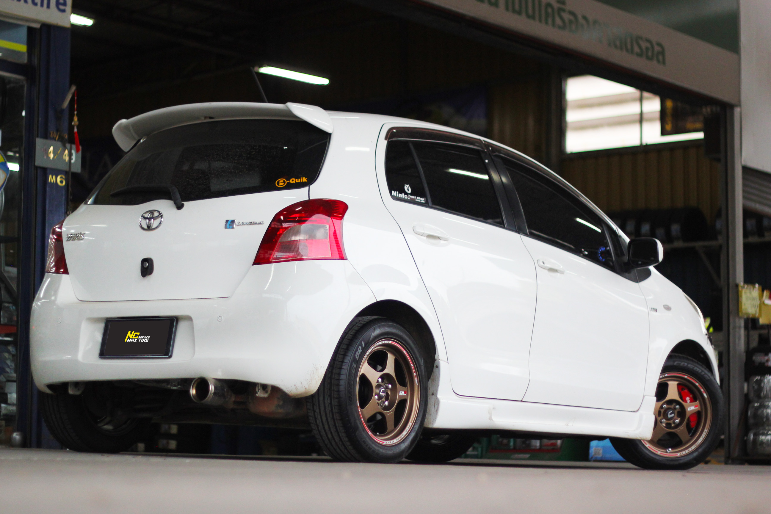 Toyota Yaris / ล้อแม็กขอบ15 / Cosmis / CMR / ล้อแม็กสีน้ำตาลด้าน / Decibel / DR1 / 15X7 4H100 ET35 / 195/55R15