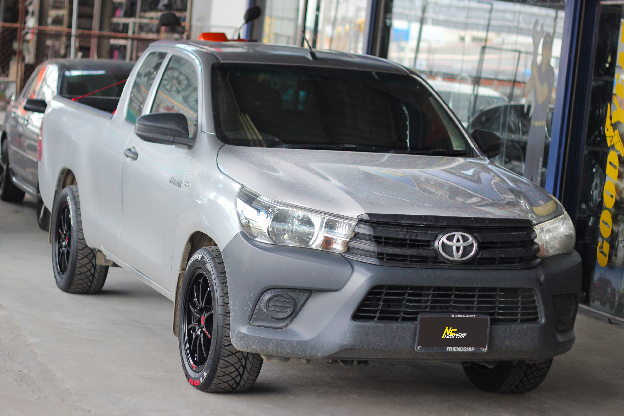Toyota Hilux Revo / ล้อแม็กขอบ18 / Cosmis / RG-08 / ล้อแม็กสีดำเงา Super Black / 18x8.5 5H114.3 ET35 / T1RS / 255/50R18