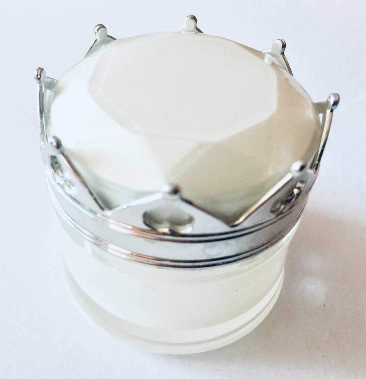 ซันสกรีน ไวท์เทนนิ่ง ครีม 30 กรัม (SUNSCREEN WHITENING CREAM 30g)