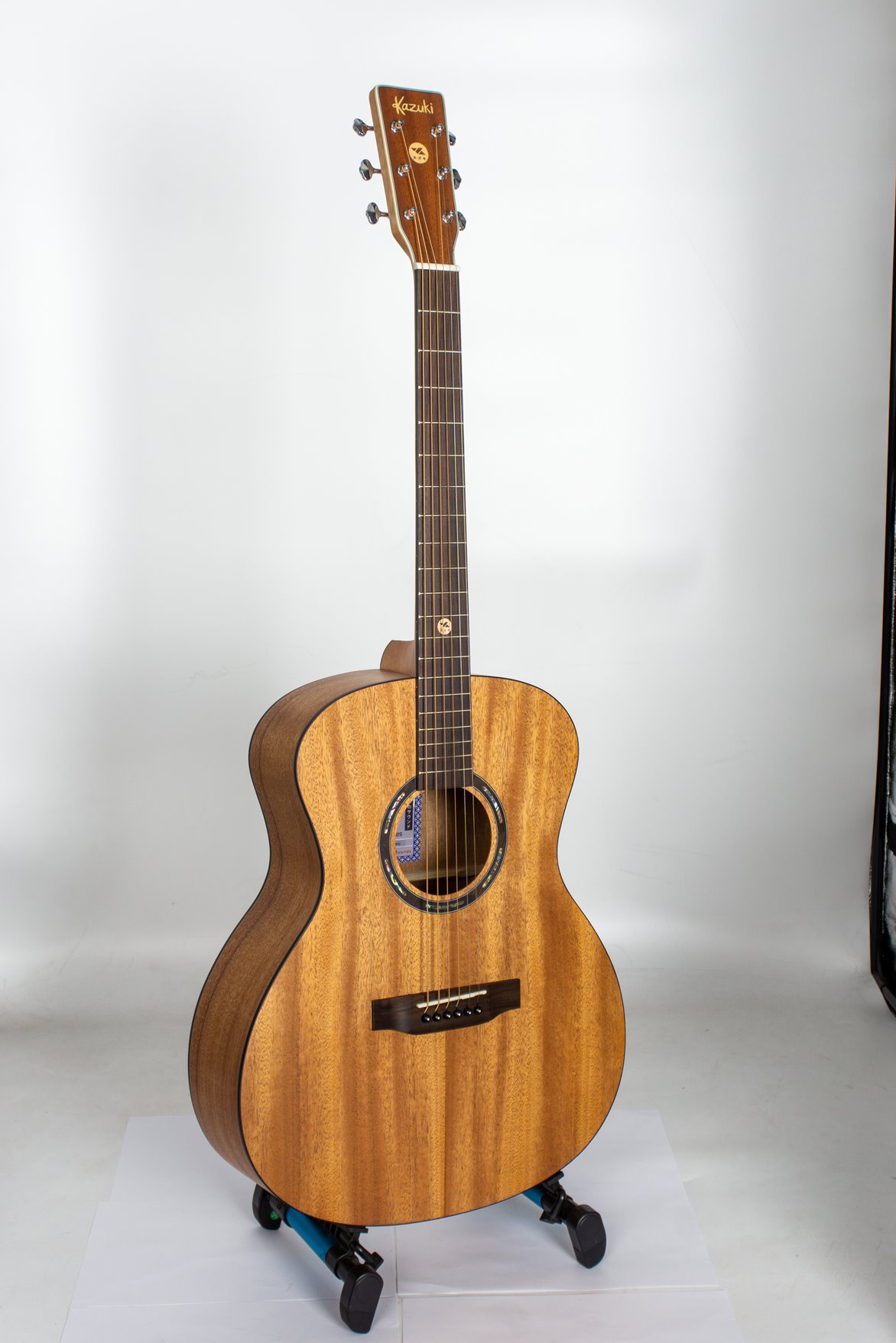 Kazuki โปร่ง 41" Top Solid รุ่น AKZ-SOUL-OM41 ไม้มาฮอค +กระเป๋า
