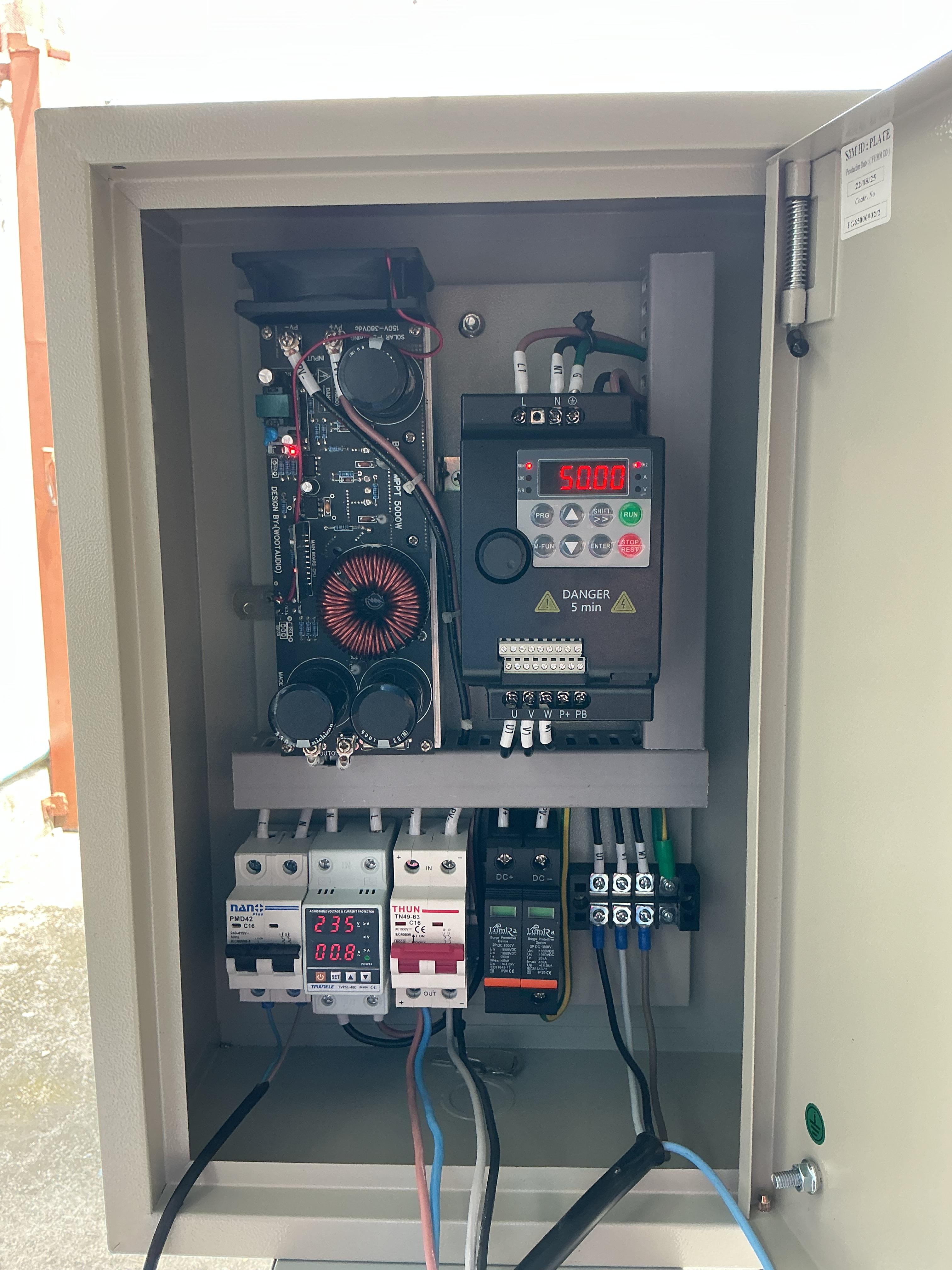 ตู้คอนโทรลสำหรับ พัดลมระบายอากาศ ใช้ร่วมกับระบบโซล่าเซลล์ 220v.1P - 380v 3P