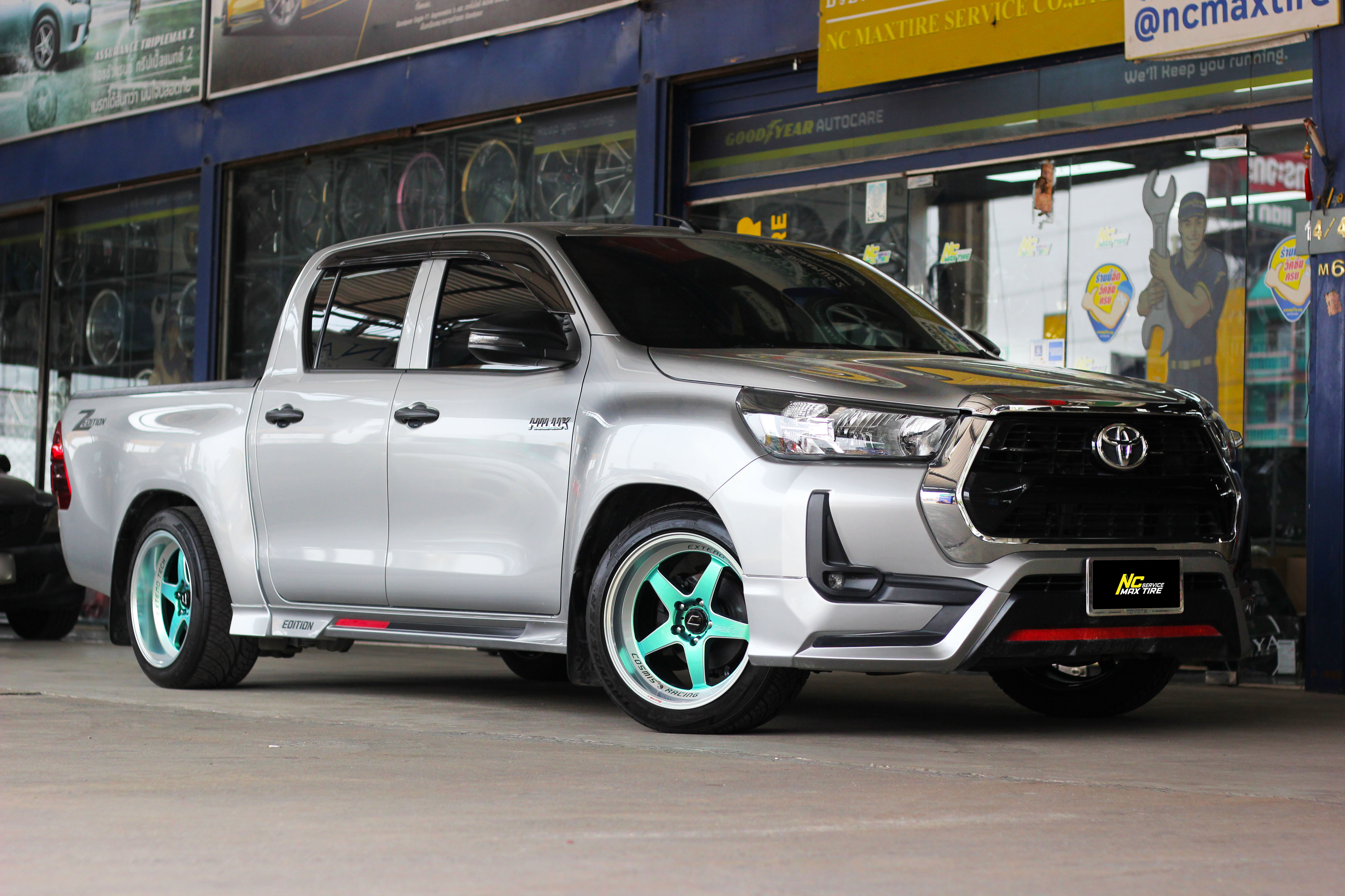 Toyota Revo / Z-Edition / ล้อแม็กขอบ18 / Cosmis / Type-G GrandTurismo / 18x9.5/10.5 6H139.7 ET12/8 / ล้อแม็กสีเขียว+ขอบเงา+CNCข้างก้าน+ตัวหนังสือ / ล้อแม็กสีพิเศษ / Custom Color / ล้อแม็กสวยๆ / NC