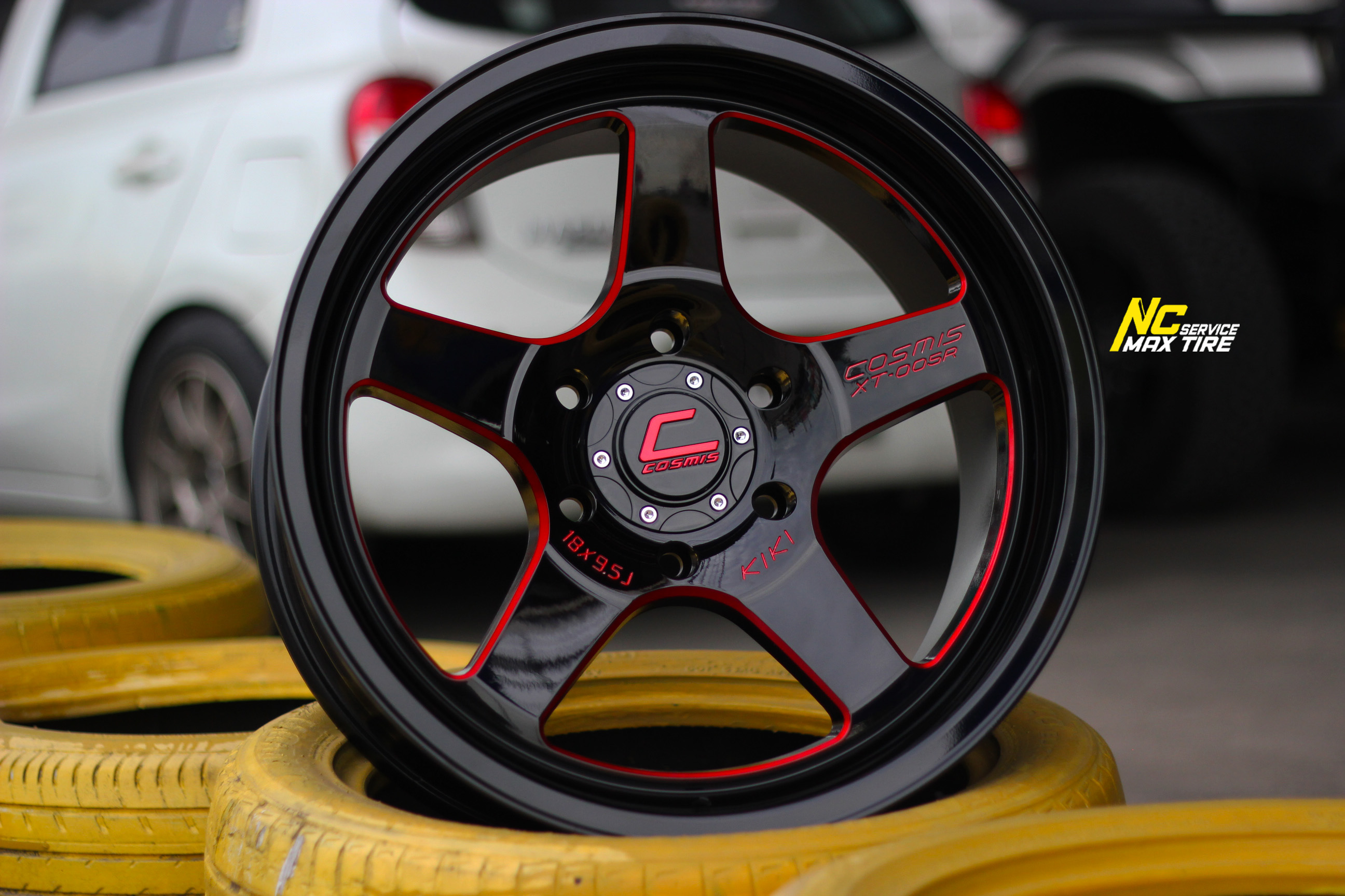 ล้อแม็กขอบ18 / Cosmis / XT-005R / ล้อแม็กสีดำเส้นใต้แดง / 18x9.5 6H139.7 ET15