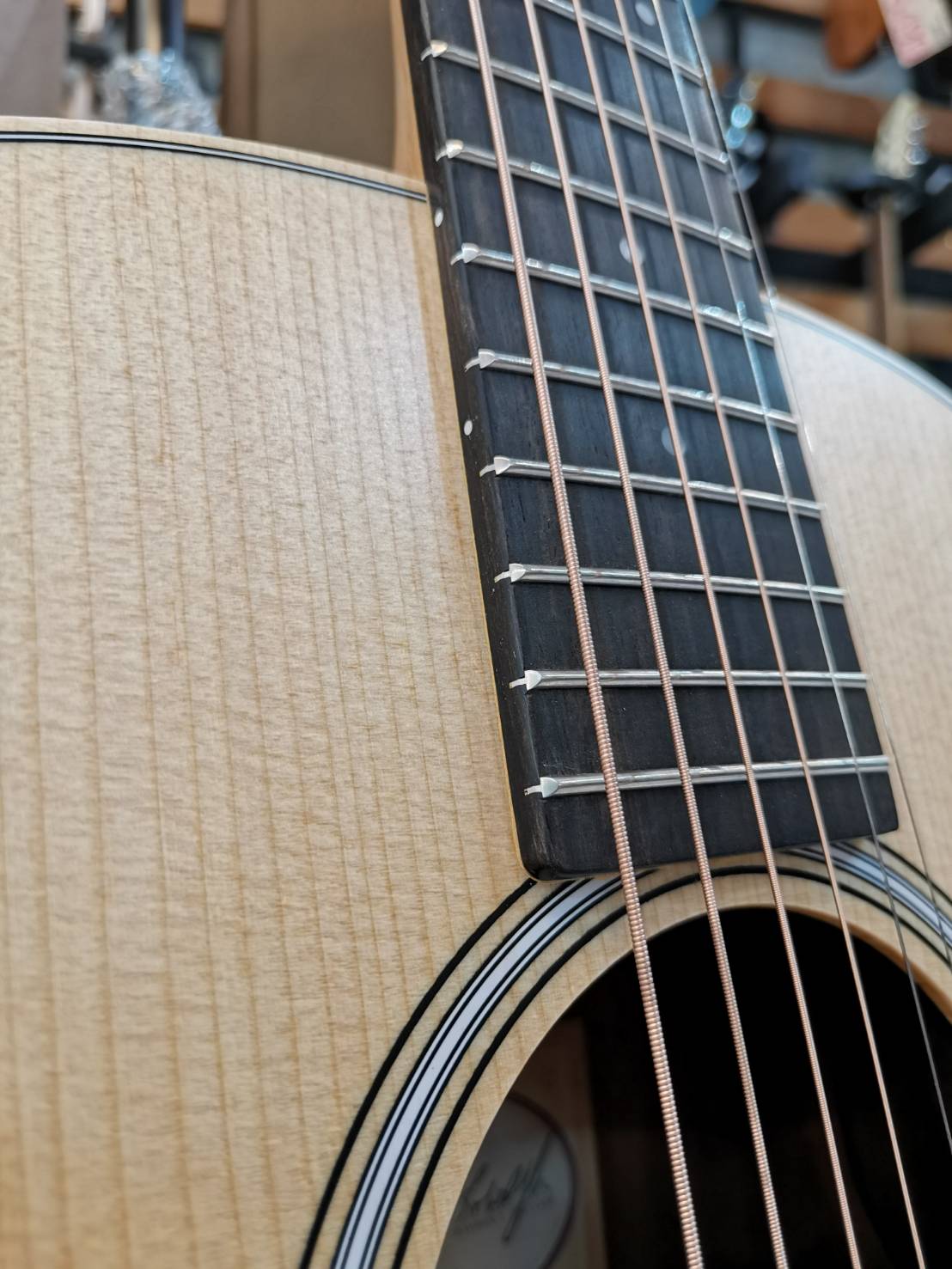 TAYLOR GS MINI-E QUILTED SAPELE LTD/BAG กีตาร์โปร่งไฟฟ้า