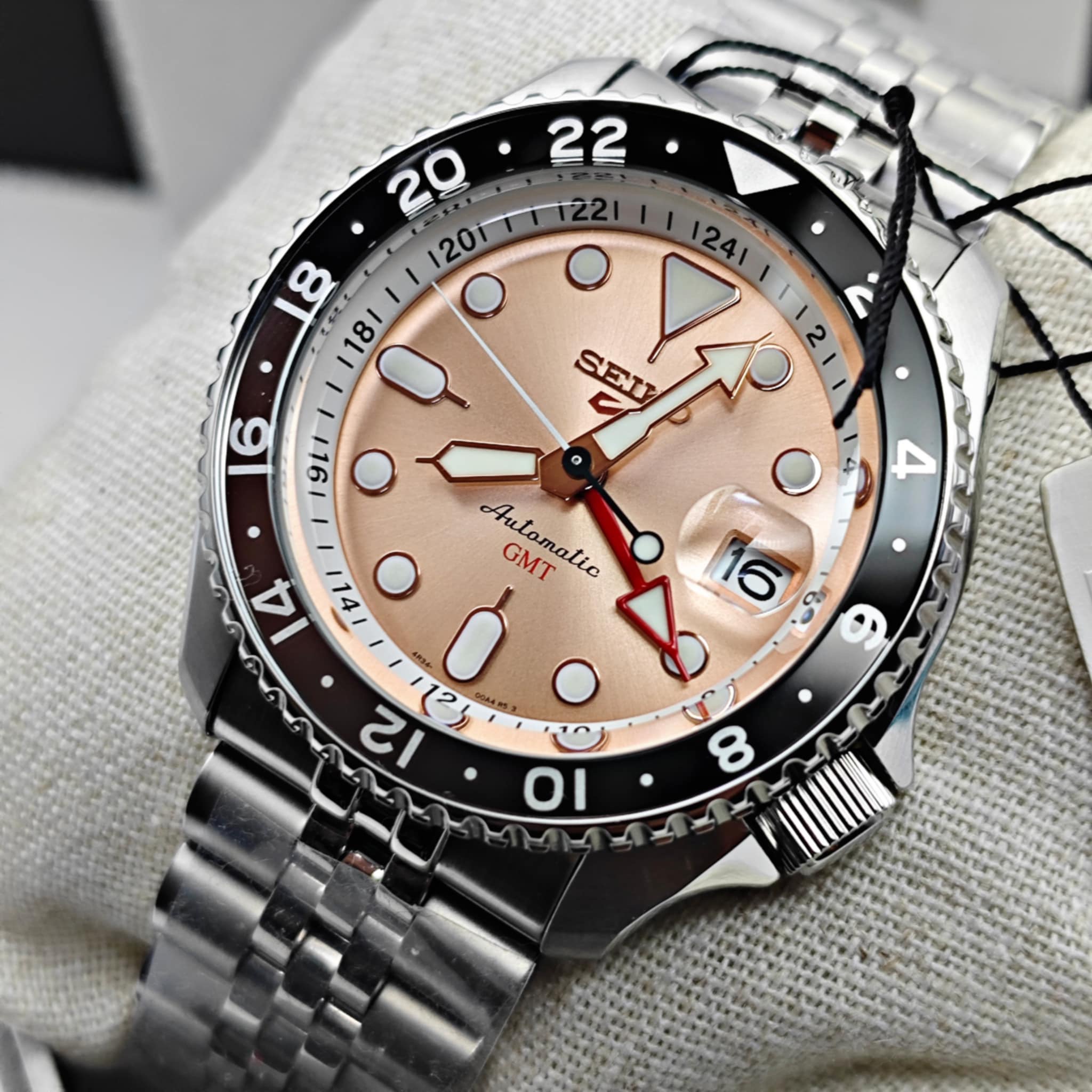 Seiko 5Sports GMT Asia Limited Edition The Slamdunk of Style Only1300Piece in the world SSK043K1