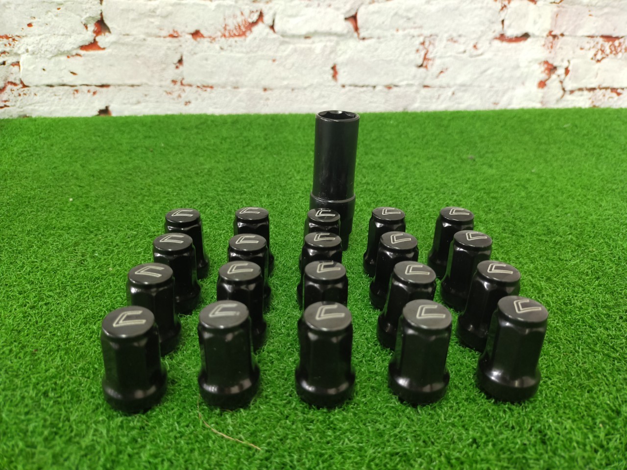 น็อตสีล้อรถยนตร์ เกลียว 1.5 มิล PREMIUM NUTS (พร้อมบล็อก) 24ตัว/ชุด