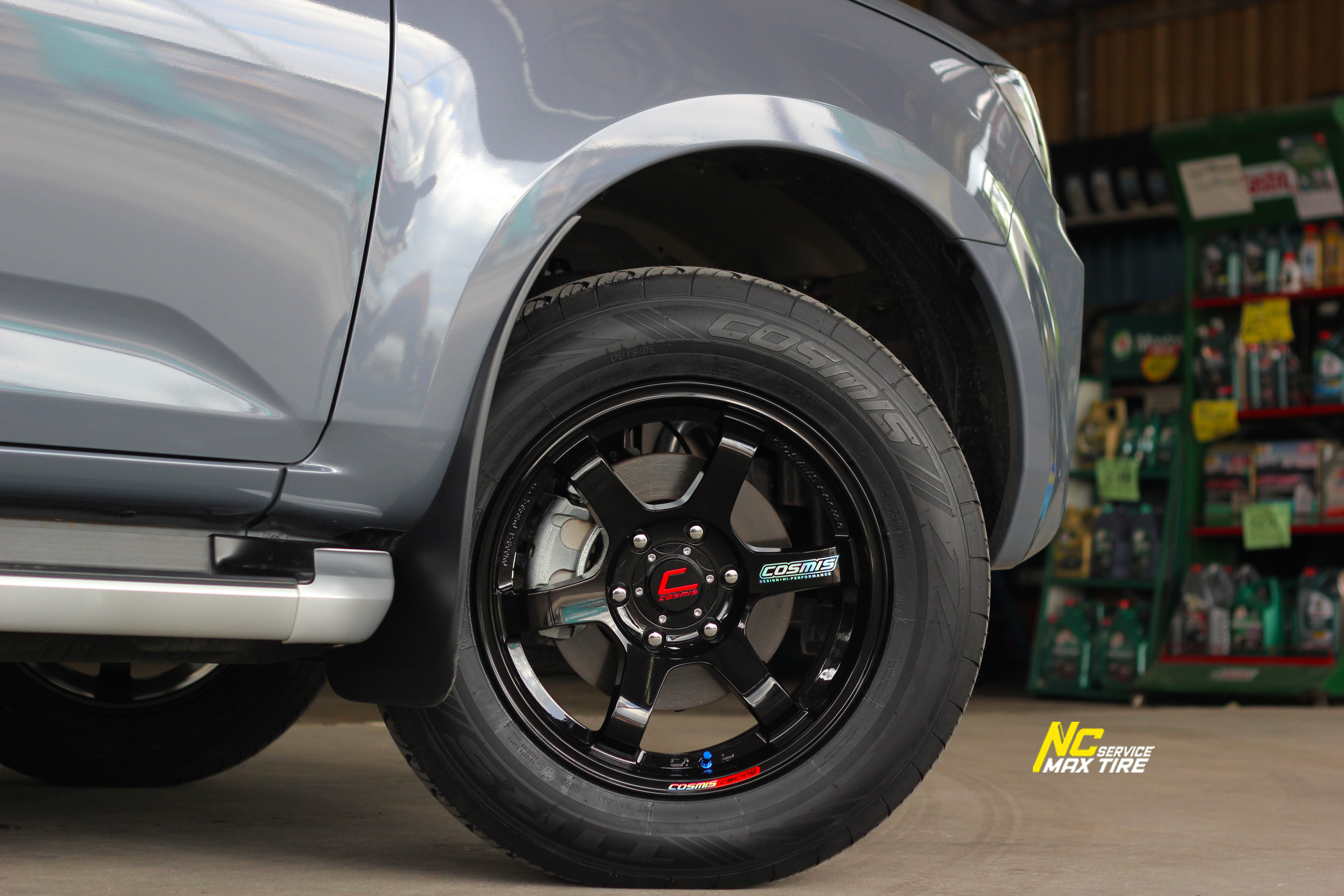 Isuzu Dmax ตัวสูง / ล้อแม็กขอบ18 / Cosmis / RG-06S / ล้อแม็กสีดำเงาทั้งวง / 18x9.0 6H139.7 ET15 / T1RS / 265/60R18