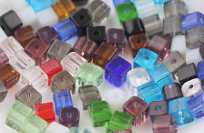 ลูกปัดสี่เหลี่ยม ขนาด 6 x 6 ม.ม. / 25 เม็ด