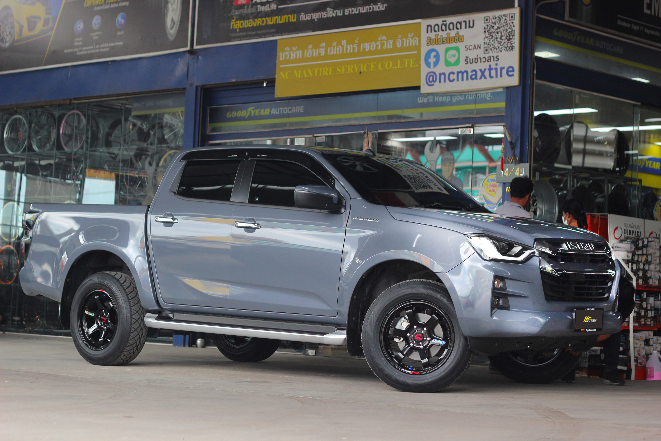 Isuzu Dmax ตัวสูง / ล้อแม็กขอบ18 / Cosmis / RG-06S / ล้อแม็กสีดำเงาทั้งวง / 18x9.0 6H139.7 ET15 / T1RS / 265/60R18