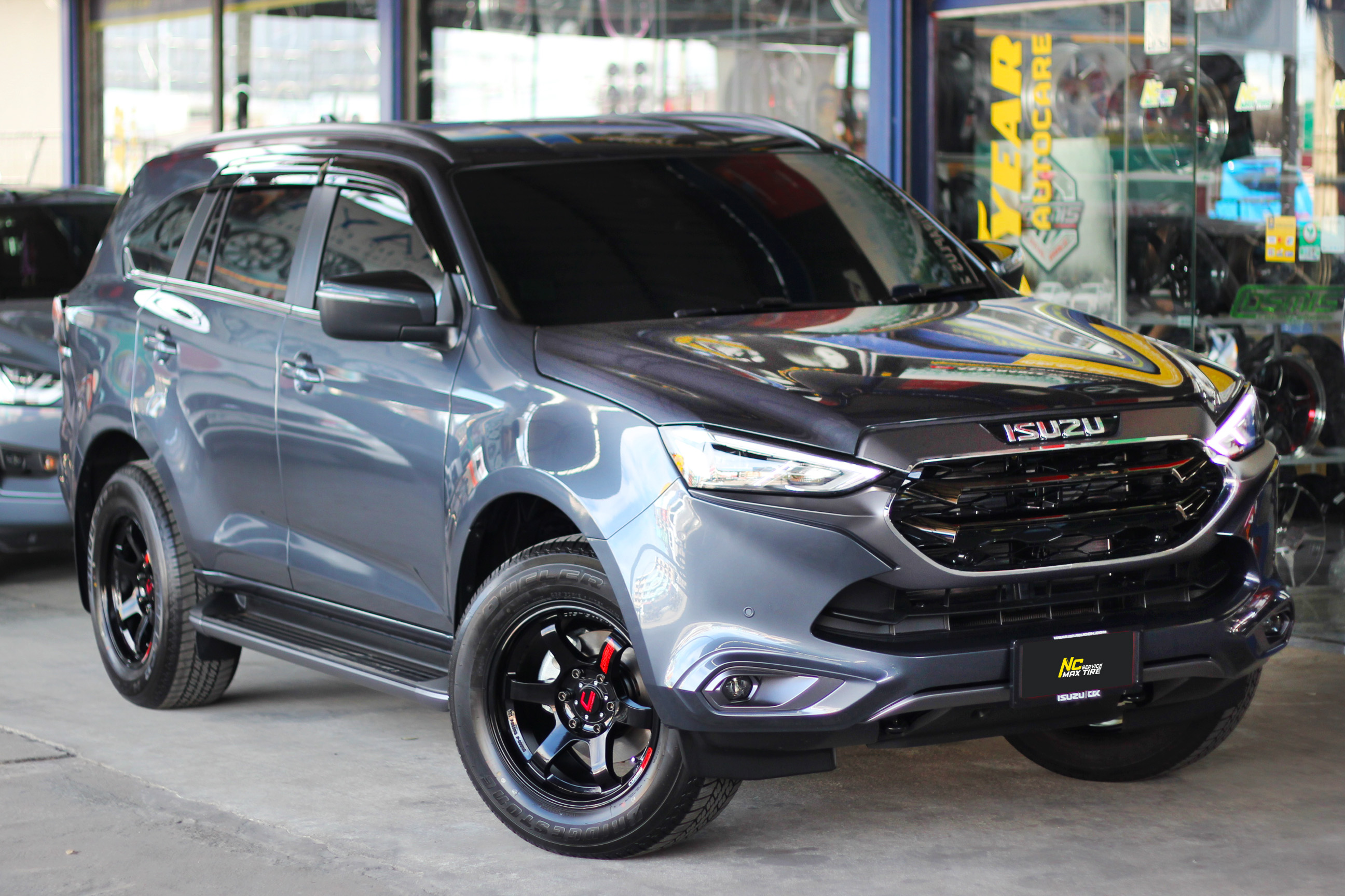 Isuzu Mu-x / ล้อแม็กขอบ18 / Cosmis / RG06S / ล้อแม็กสีดำเงา / 18x9.0 6H139.7 ET15