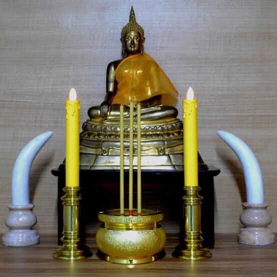 LED Candlestick Yellow Warmwhite with Remoteเชิงเทียนแอลอีดี สีเหลือง ปิด-เปิด ด้วยรีโมท ใส่ถ่าน ปลอดภัย นำโชค นำลาภ ถวายพระ เป็นของฝากให้ญาติผู้ใหญ่