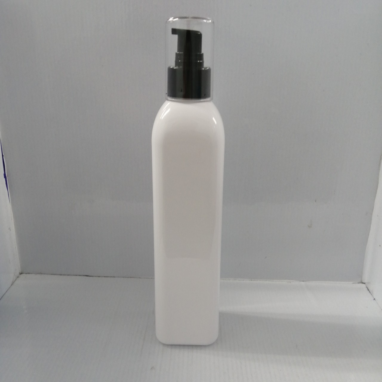 ขวดพลาสติกสีขาว ขนาด300ml พร้อมหัวปั้มเจลสีดำ สูง-ฝา 21.8cm กว้าง5.5cm รุ่นpet-lu ขวดปั้มเจลแอลกอฮอล์ ขวดพร้อมหัวปั้ม