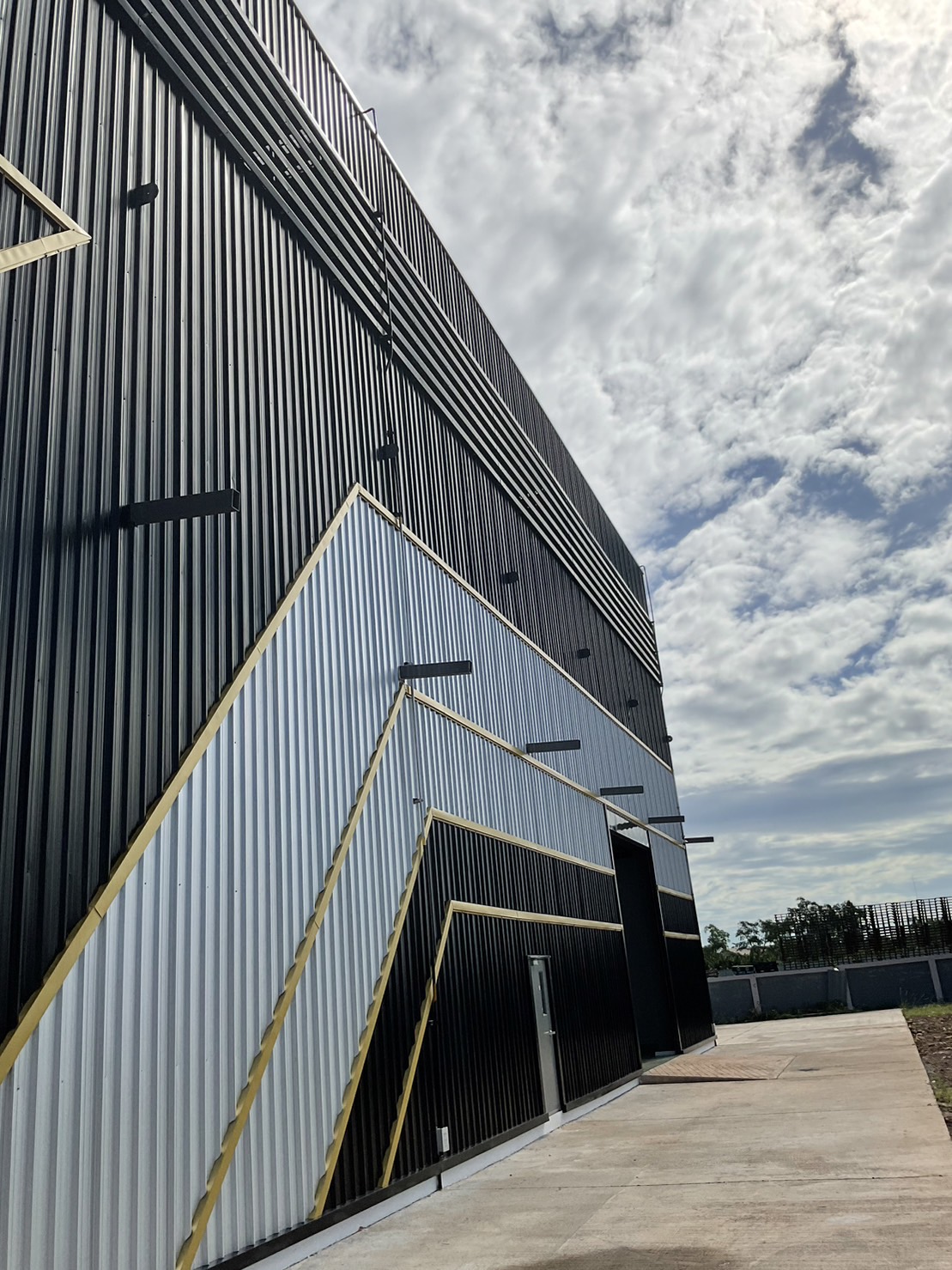 สำรวจ ออกแบบ ประเมินราคา และติดตั้ง ระบบไฟฟ้าแรงสูง แรงต่ำ โดยวิศวกรไฟฟ้า