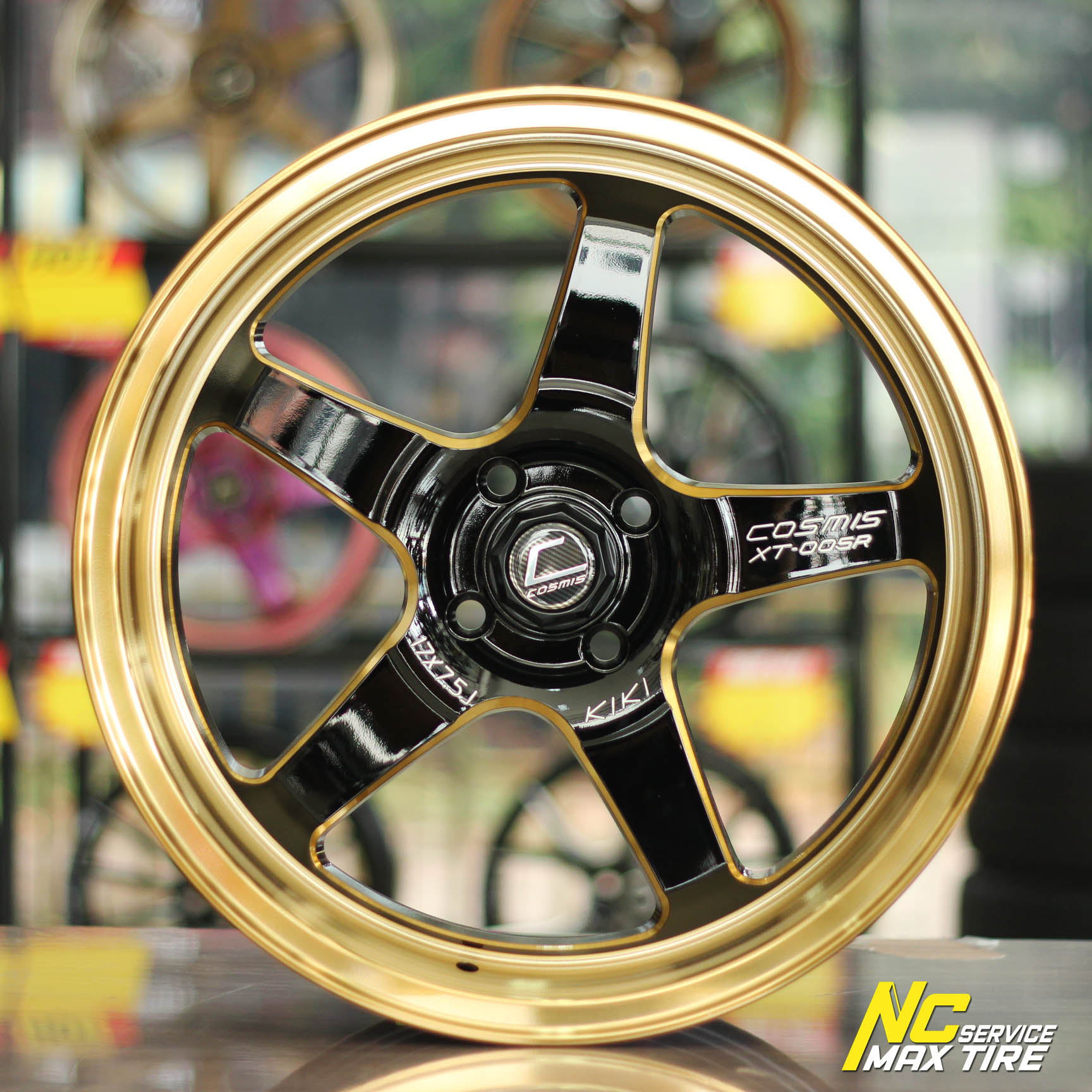 ล้อแม็กขอบ17 / COSMIS XT-005R / สีดำขอบทอง / สำหรับรถเก๋ง (ราคาต่อวง) / 17x7.5 4H100 ET30