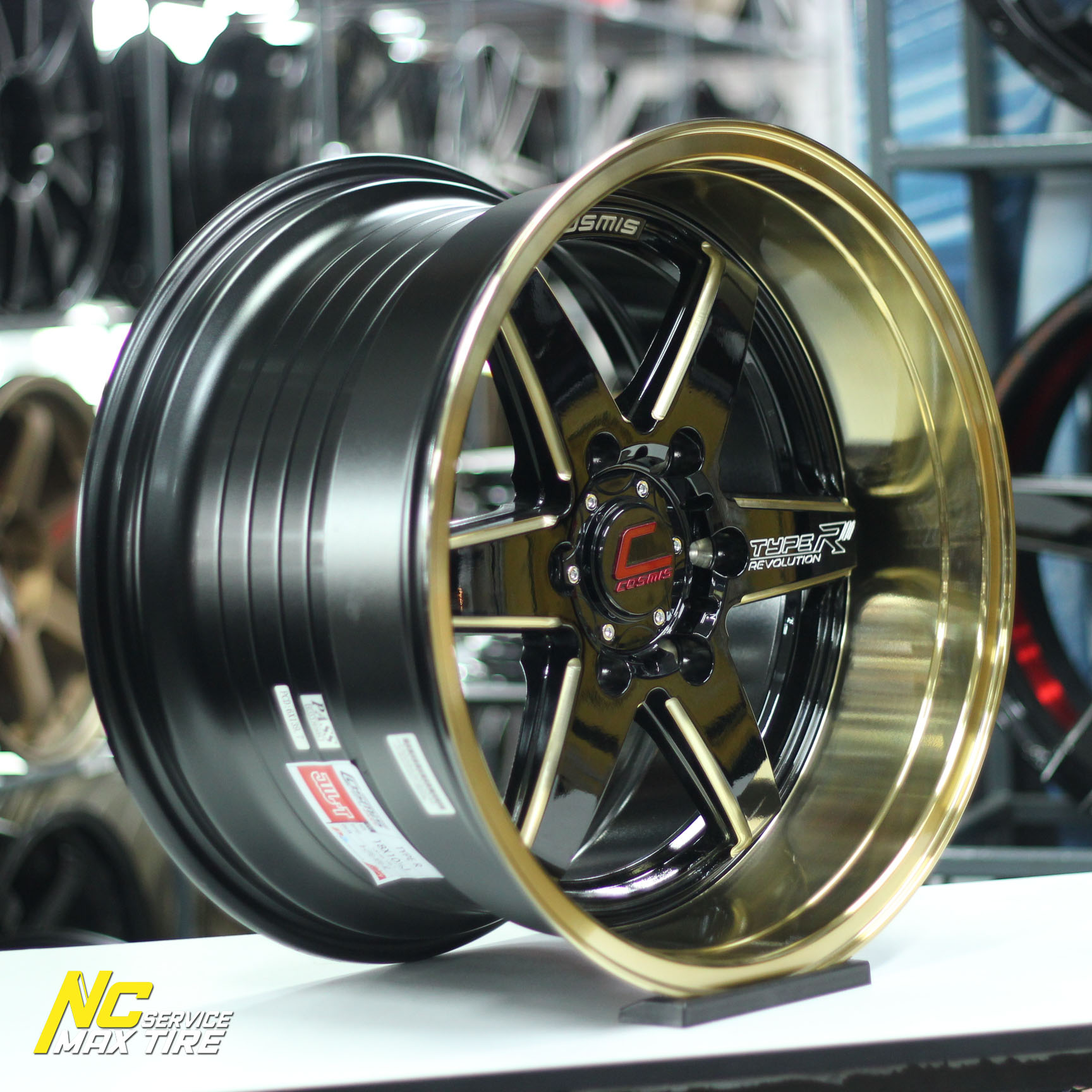 ล้อแม็กขอบ18 ชุดพิเศษทำเป็น 10.5 นิ้ว ทั้ง 4 วง / Cosmis Type-R Revolution / 18x10.5 6H139.7 ET30 / สีดำของทอง