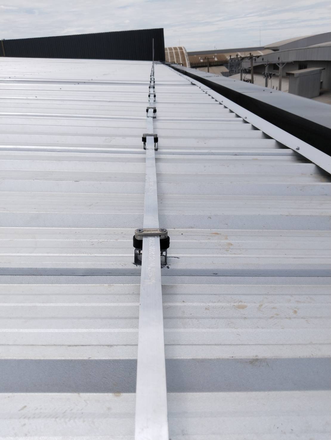 สำรวจ ออกแบบ ประเมินราคา และติดตั้ง ระบบไฟฟ้าแรงสูง แรงต่ำ โดยวิศวกรไฟฟ้า