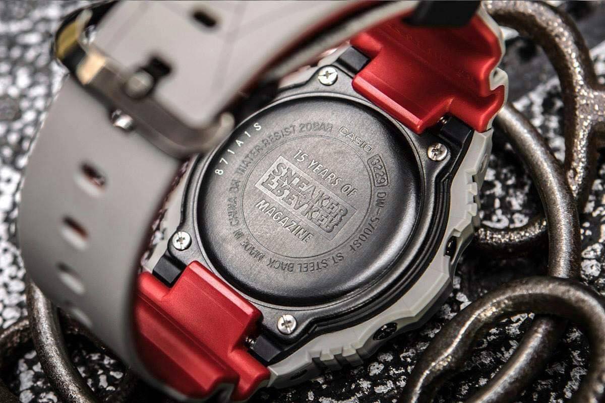 Sneaker Freaker x G-Shock DW-5700SF-1แพ๊กเกจโลงศพ Limitedที่มีเพียง100เรือนในโลกมีขายแต่ในออสเตรเลีย