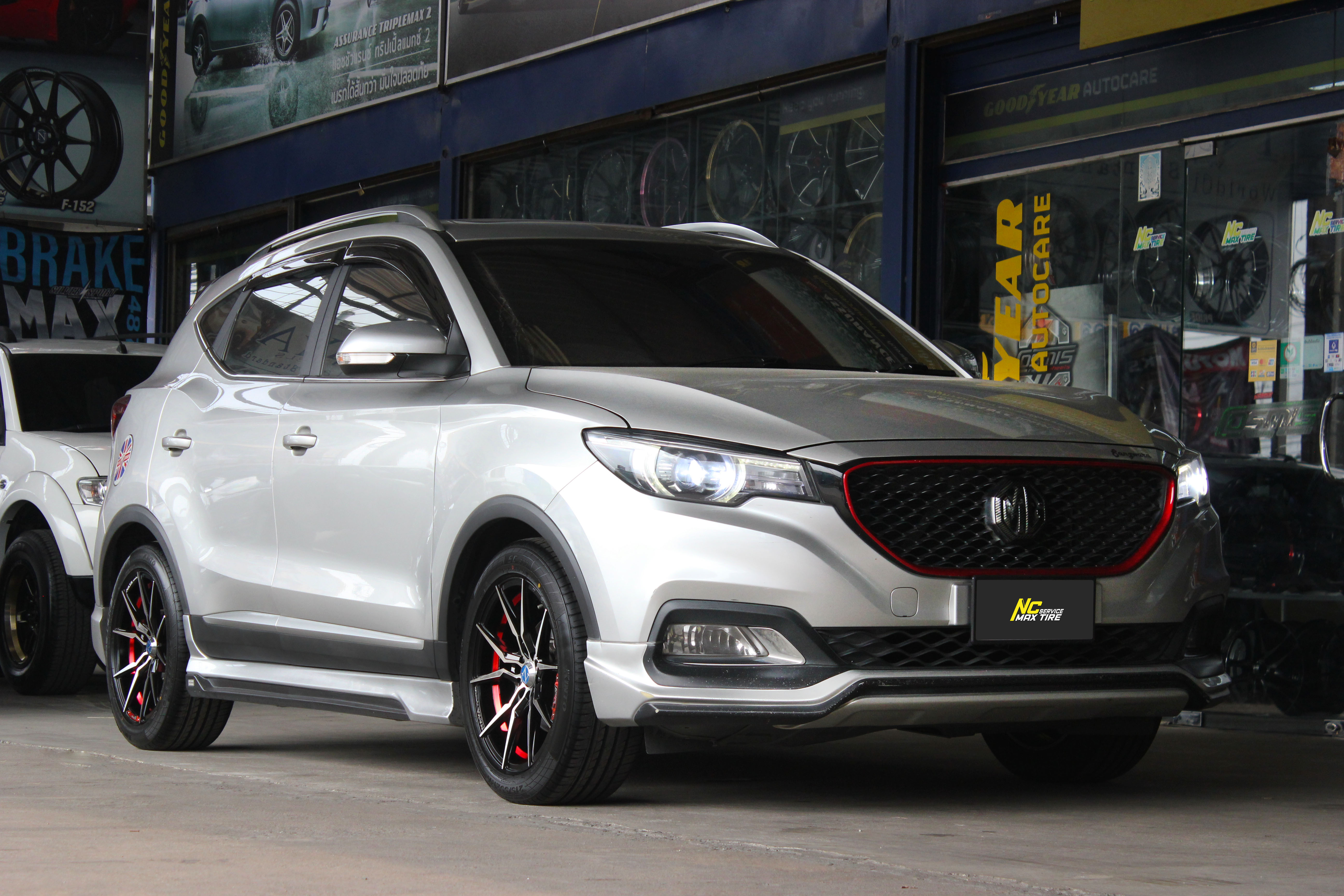 MG / ZS / ล้อแม็กขอบ17 / Cosmis / NAYA / Everest-2 Premium / 17X7.5 10H100/114.3 ET30 / ล้อแม็กสีหน้าเงาร่องดำท้องแดงกลึงตัวหนังสือ / ล้อแม็กสำหรับรถเก๋งซีดานทุกรุ่น / ล้อแม็กสวยๆ / NC