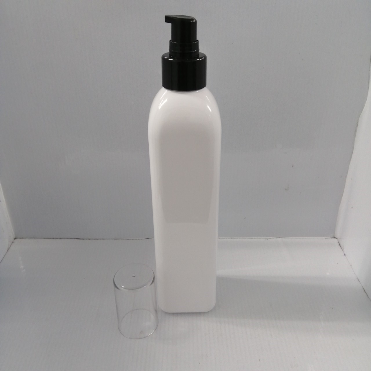 ขวดพลาสติกสีขาว ขนาด300ml พร้อมหัวปั้มเจลสีดำ สูง-ฝา 21.8cm กว้าง5.5cm รุ่นpet-lu ขวดปั้มเจลแอลกอฮอล์ ขวดพร้อมหัวปั้ม