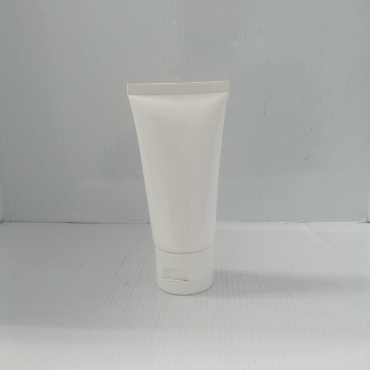 หลอดบีบโฟม ขนาด30ml สูง10cm รุ่นfrt สีขาวทึบ หลอดใส่เจลแอลกอฮอล์ ขนาดพกพา ราคาถูก คุณภาพดีมีของพร้อมส่งจำนวนมาก