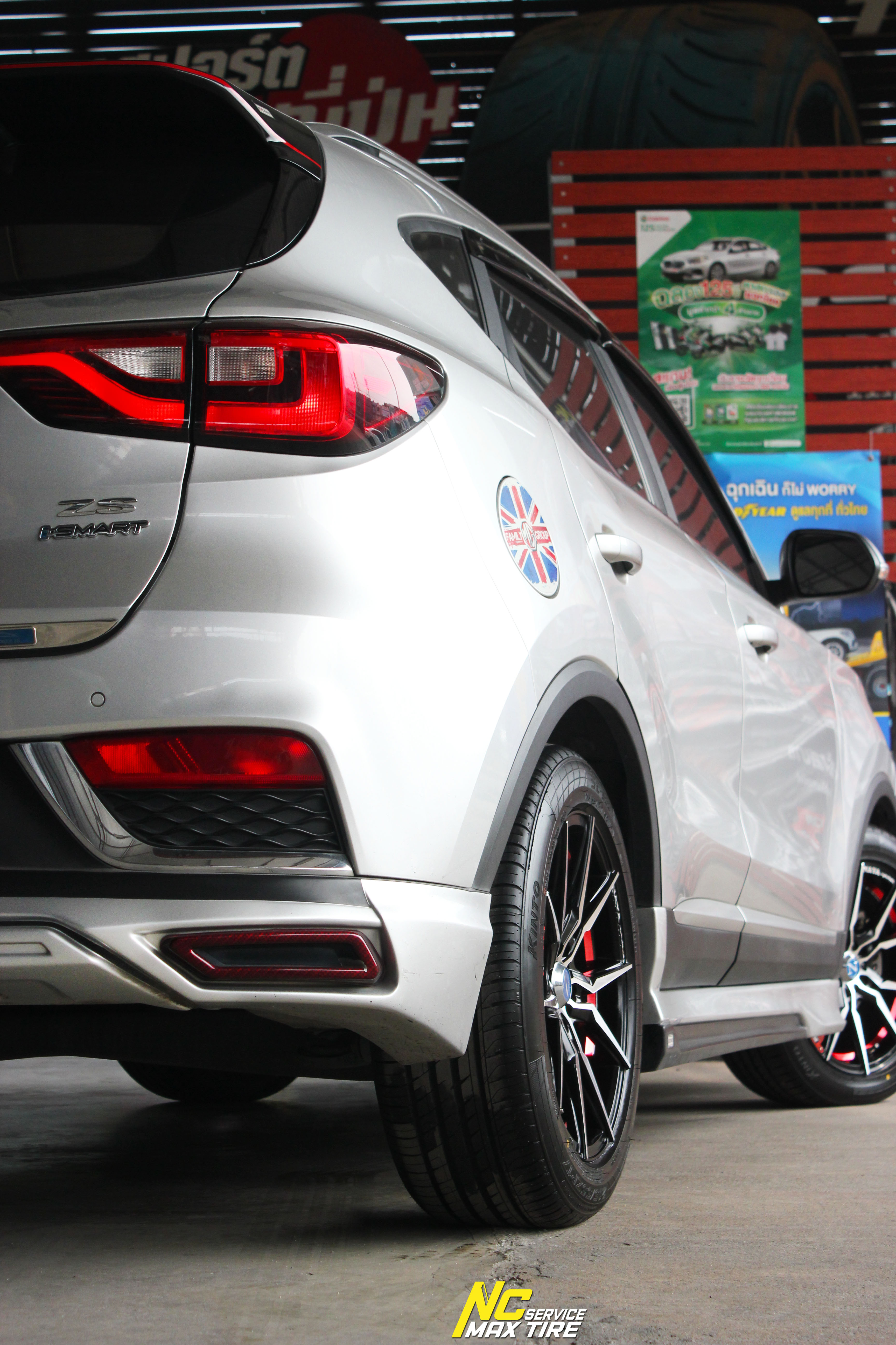 MG / ZS / ล้อแม็กขอบ17 / Cosmis / NAYA / Everest-2 Premium / 17X7.5 10H100/114.3 ET30 / ล้อแม็กสีหน้าเงาร่องดำท้องแดงกลึงตัวหนังสือ / ล้อแม็กสำหรับรถเก๋งซีดานทุกรุ่น / ล้อแม็กสวยๆ / NC