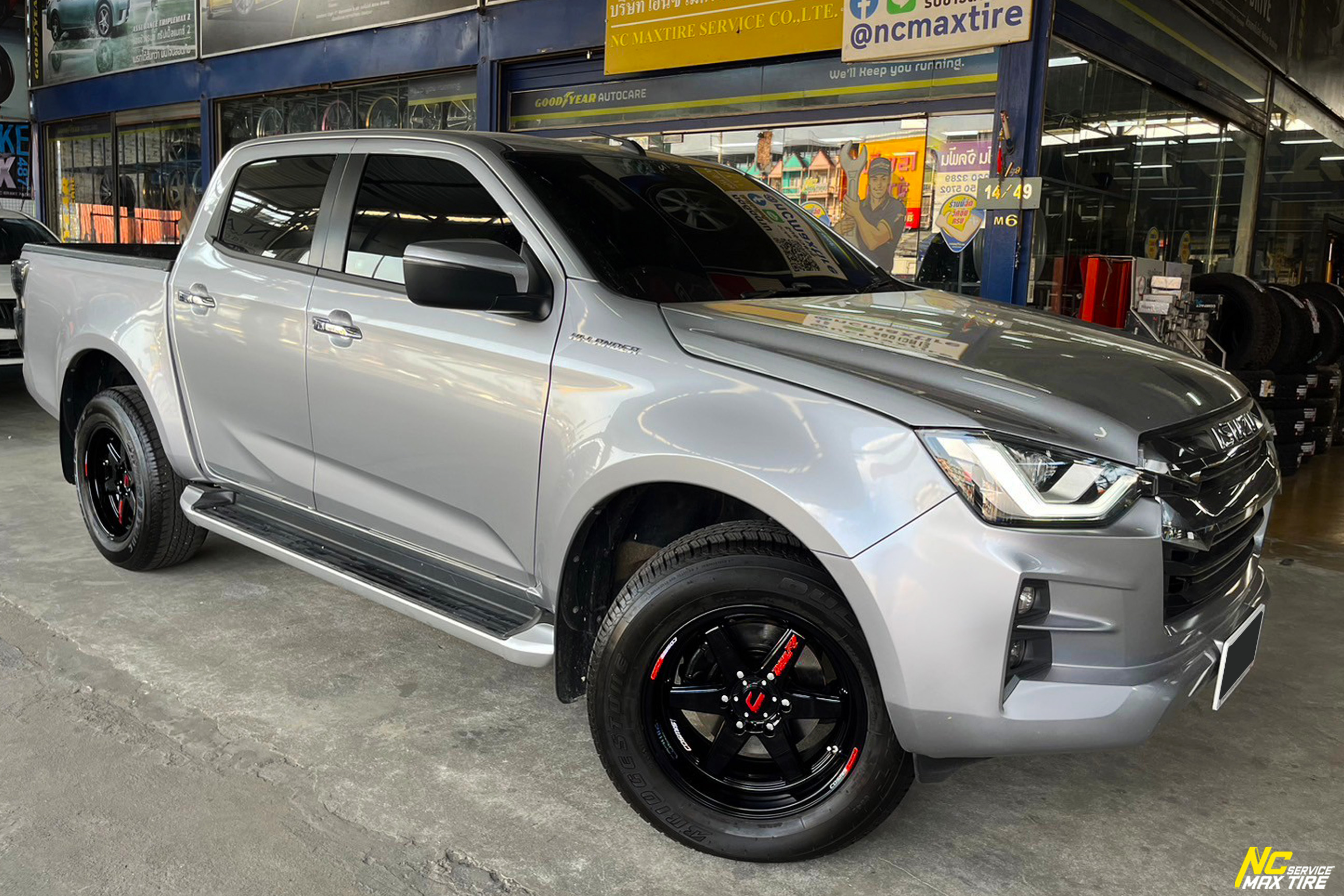 Isuzu D-Max / ล้อแม็กขอบ18 / Cosmis / Type-R / Revolution / 18X9.5 6H139.7 ET25 / ล้อแม็กสีดำเงาทั้งวง / ล้อแม็กสำหรับรถกระบะ