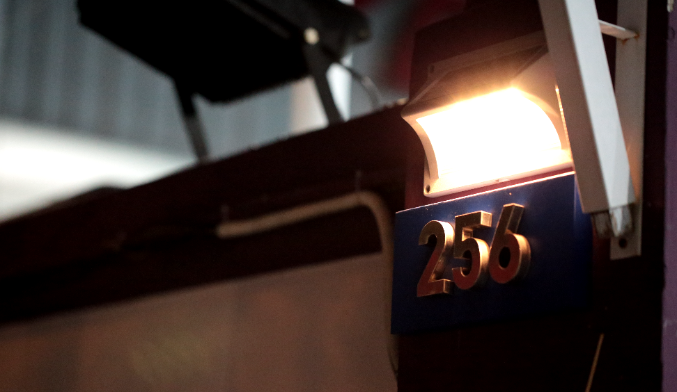 LED Solarcell WSL-02 1W Warmwhite โคมโซล่าเซลล์แอลอีดี ไม่ต้องจ่ายค่าไฟ ติดผนัง กำแพงรั้ว แสงเหลืองวอร์มไวท์ ติดสว่างนานตลอดทั้งคืน ติดตั้งง่าย ไม่ต้องเดินสายไฟ ปลอดภัย