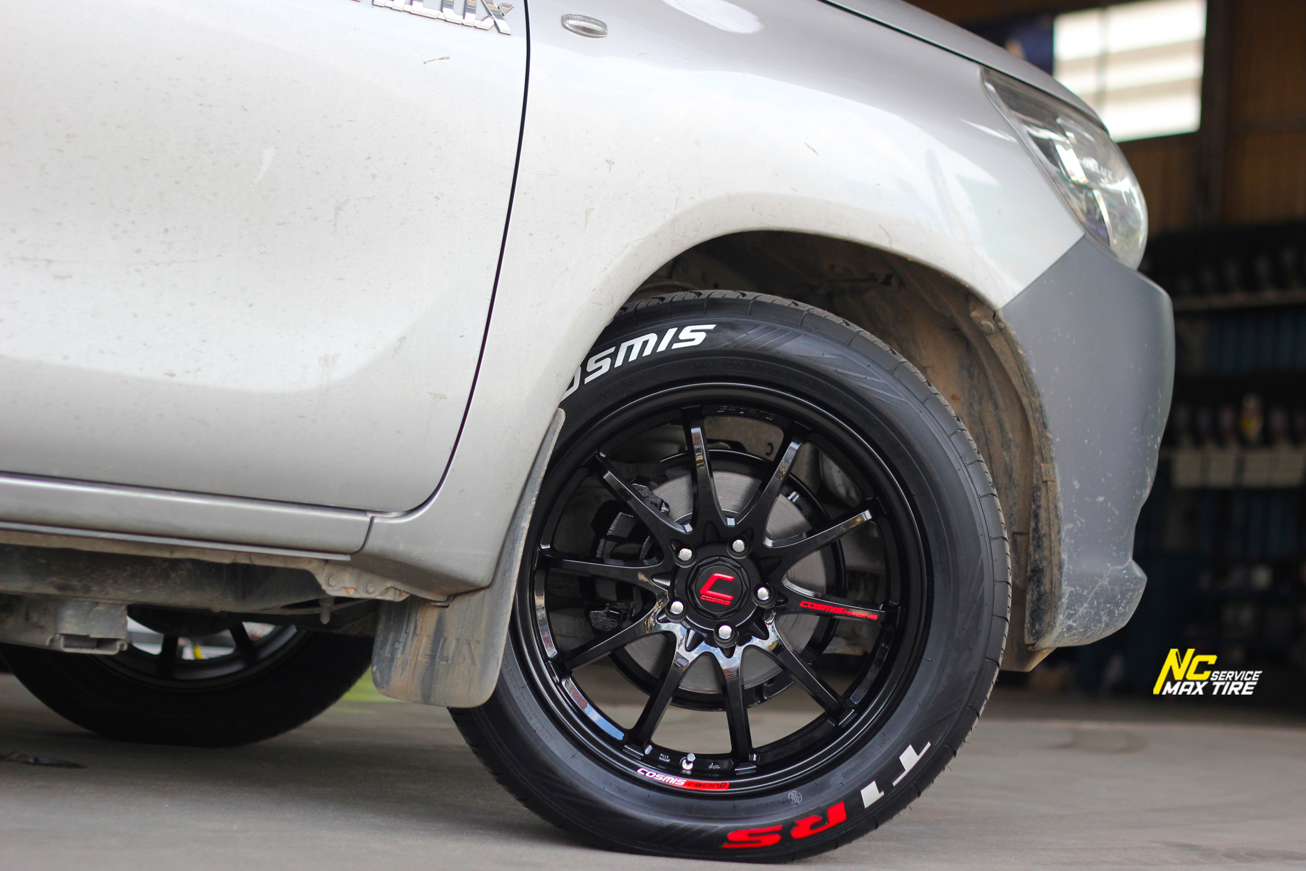 Toyota Hilux Revo / ล้อแม็กขอบ18 / Cosmis / RG-08 / ล้อแม็กสีดำเงา Super Black / 18x8.5 5H114.3 ET35 / T1RS / 255/50R18