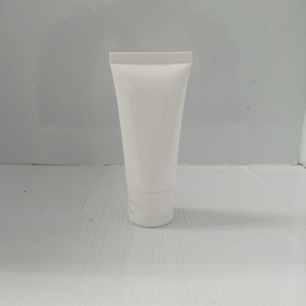 หลอดบีบ ขนาด50ml สูง11.5cm รุ่นfrt สีขาวทึบ หลอดใส่เจลแอลกอฮอล์ล้างมือ มีของพร้อมส่งจำนวนมาก