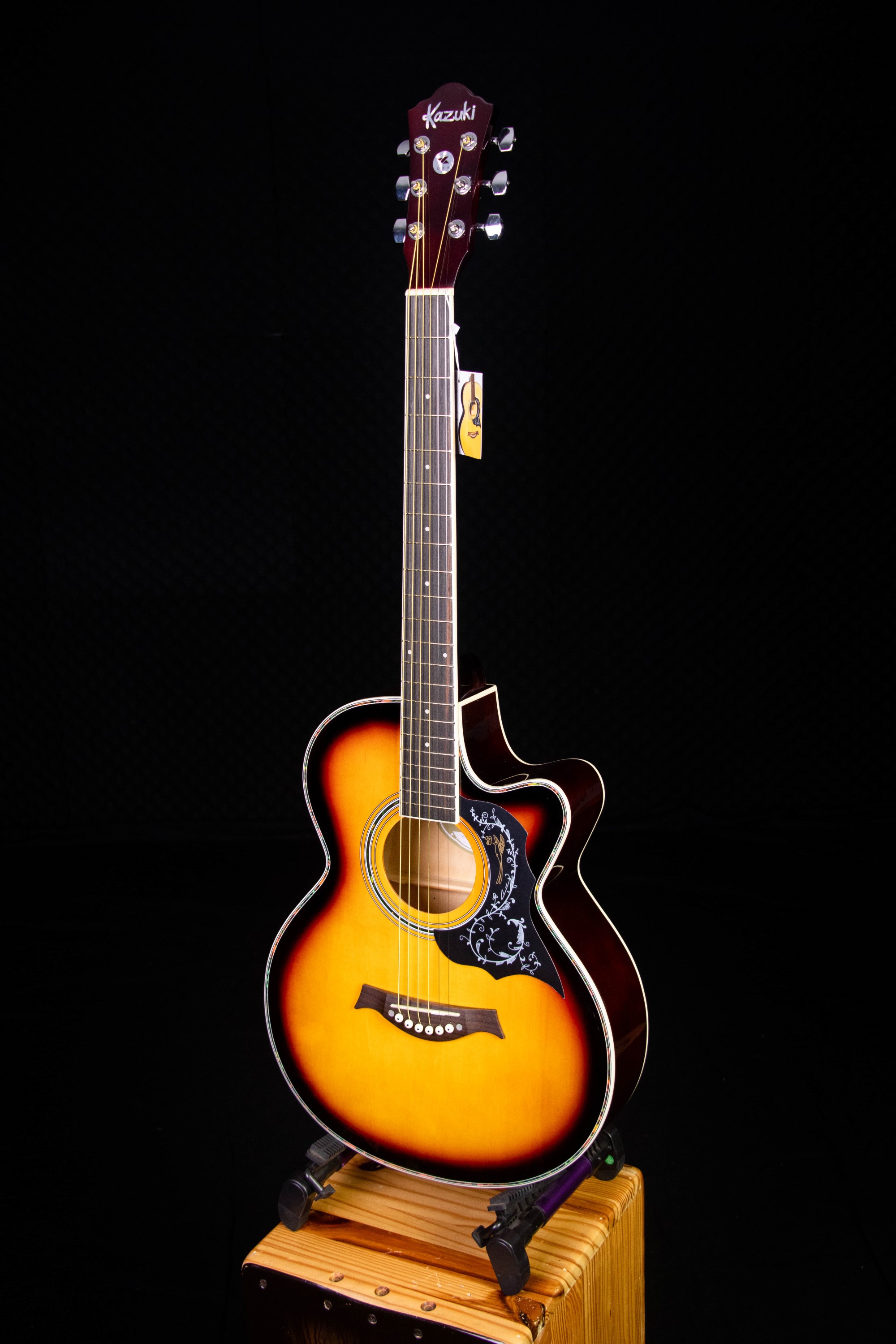 กีตาร์โปร่ง Kazuki AKZ-39C