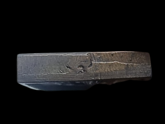 พระผงของขวัญ วัดปากน้ำ รุ่นซื้อที่ดินถวาย ปี 2534 เนื้อนวะ