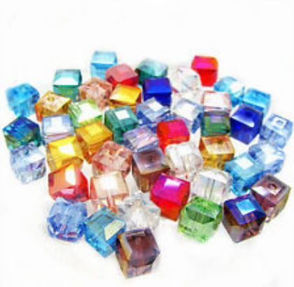 ลูกปัดสี่เหลี่ยม ขนาด 6 x 6 ม.ม. / 25 เม็ด