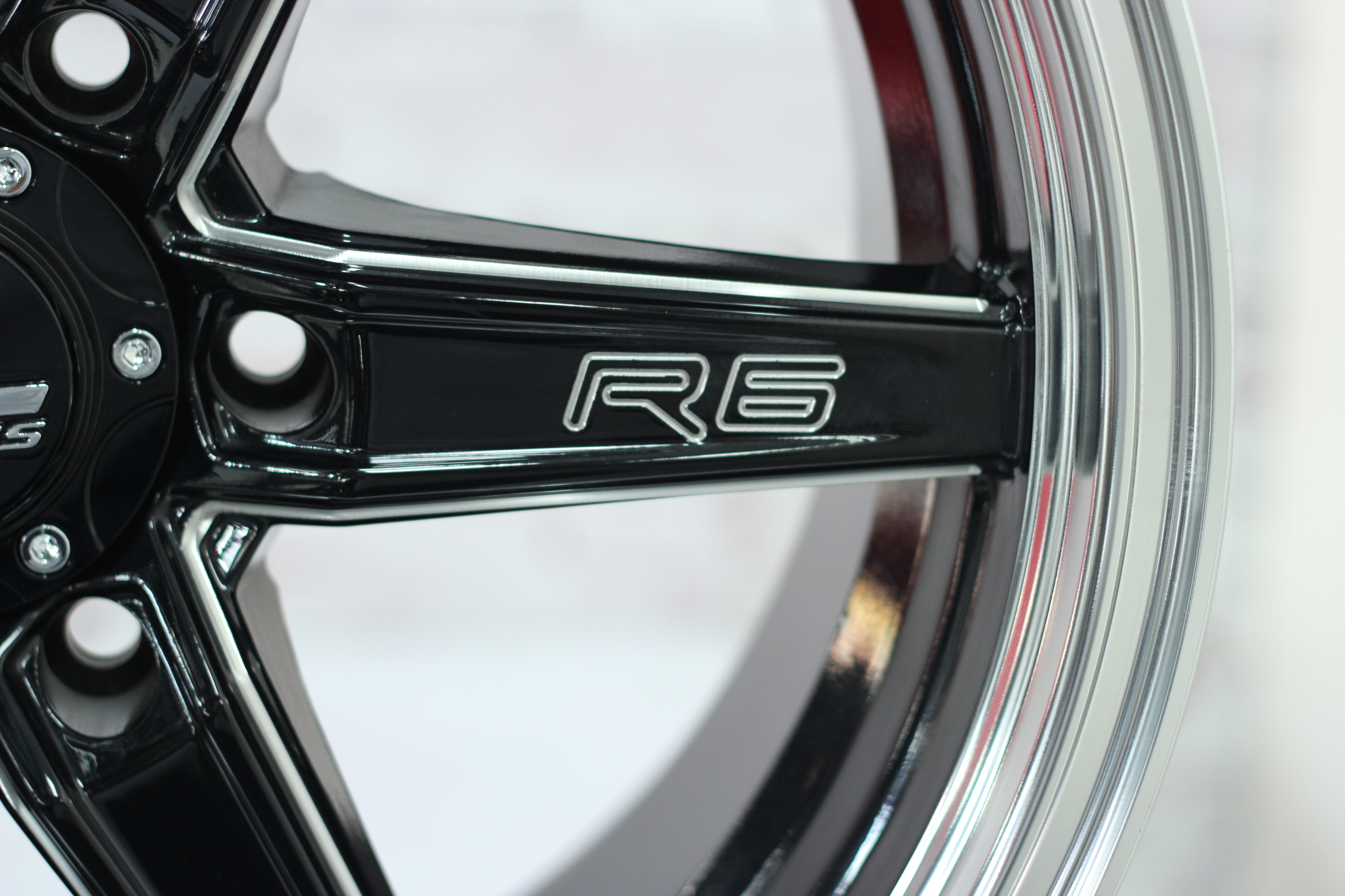 ล้อแม็กขอบ18 COSMIS R6 สีเงิน หน้าดำ สำหรับรถกระบะ (ราคา4วง)