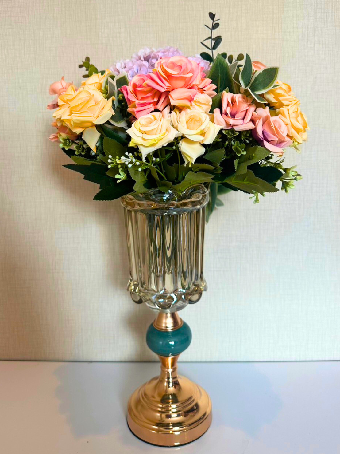 แจกันตกแต่งบ้าน ดอกไม้ประดิษฐ์พร้อมแจกัน เชิงเทียนตกแต่ง เชิงเทียนสีทอง แจกันดอกไม้ปลอม ดอกไม้ตั้งโต๊ะ เชิงเทียนทองเหลือง ST501E801