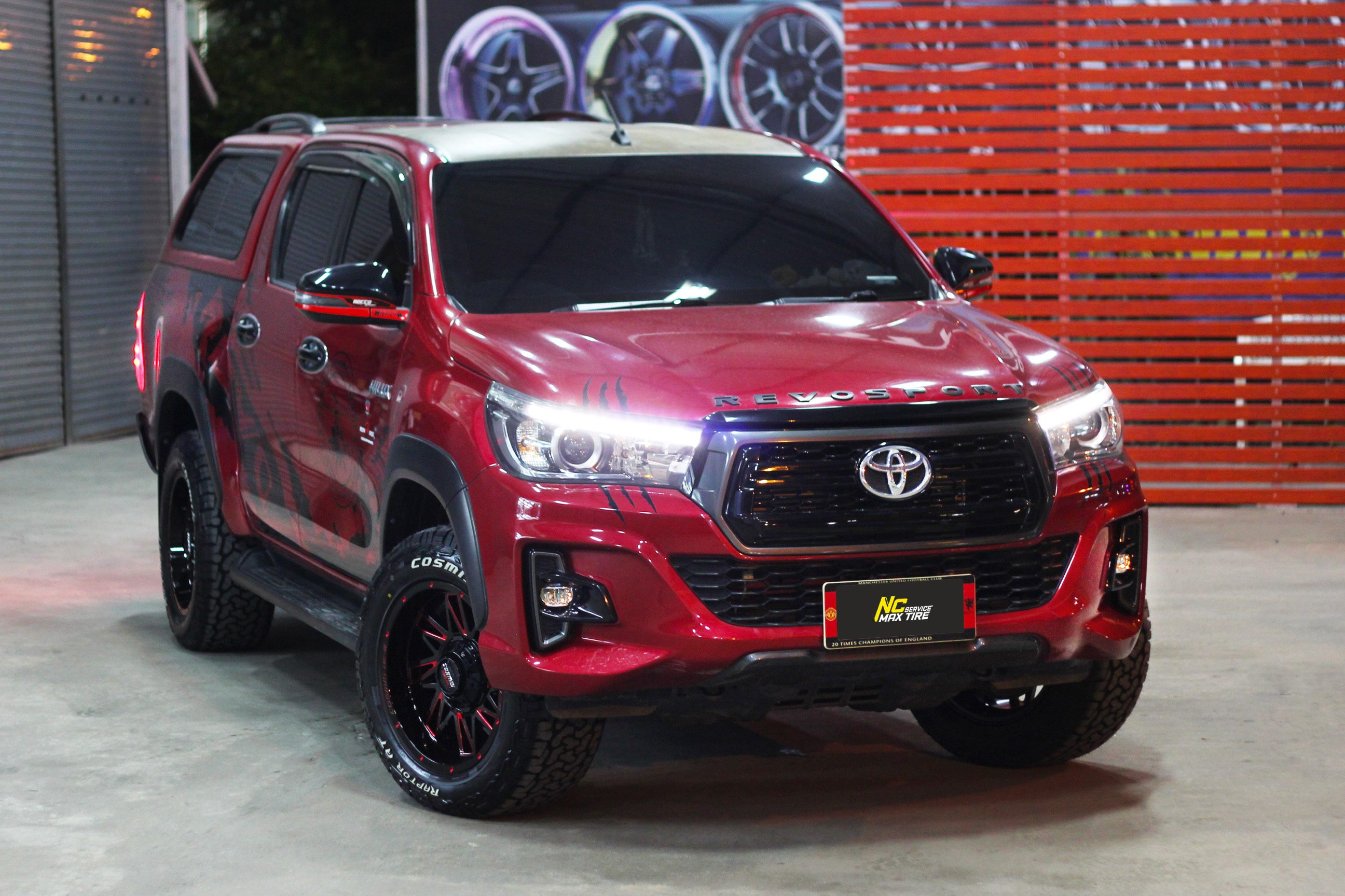 Toyota Hilux Revo Rocco / ล้อแม็กขอบ18 / Cosmis / Devil / SPIN-82 / 18x9.0 2X130H139.7 ET0 / สีดำCNCข้างก้านแดง+CNCตัวหนังสือ / Raptor AT / 265/60R18 / OffRoad