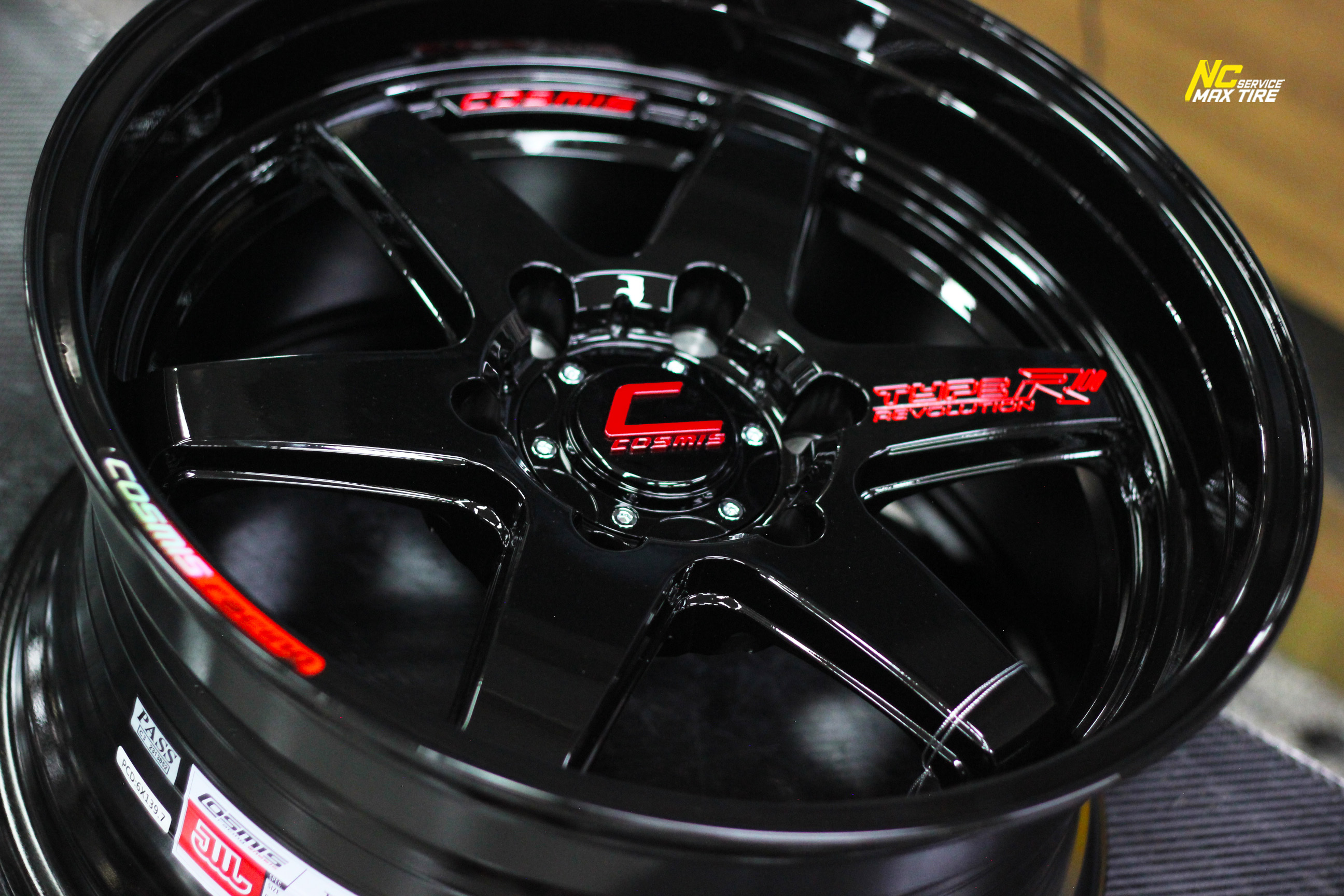 Type-r revolution / ล้อแม็กขอบ18 / Cosmis / Type-R Revolution / 18x9.5/10.5 6H139.7 ET27/32 / ล้อแม็กสีดำเงาทั้งวง / SUV / PPV / กระบะตัวเตี้ย / กระบะตัวสูง / NC