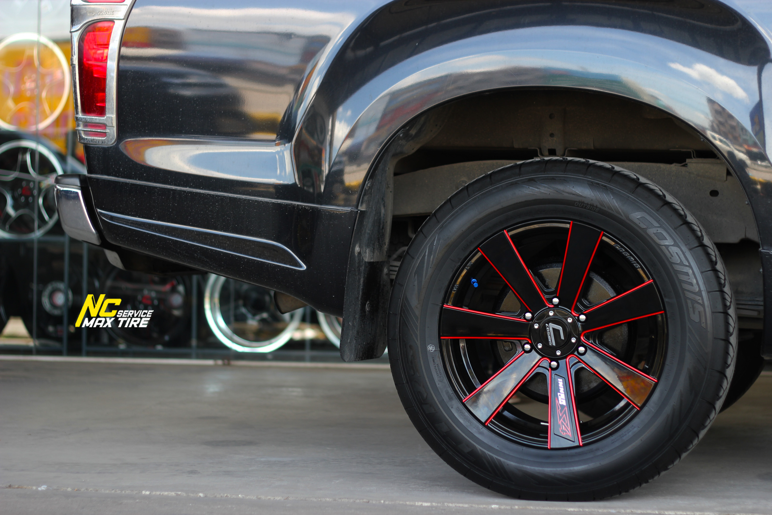 Isuzu D-max ตัวสูง / ล้อแม็กขอบ18 / Cosmis / InnerlineS4 / ล้อแม็ก7ก้านทรงใบพัด / ล้อแม็กสีดำCNCข้างก้านแดง / 18x8.5 6H139.7 ET35