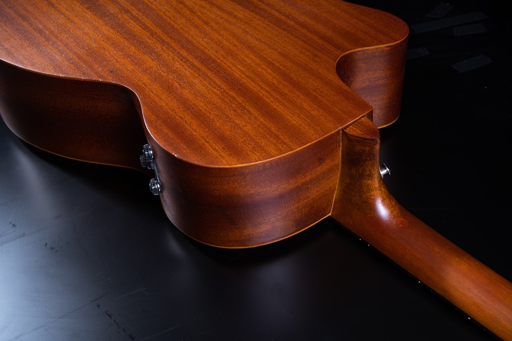 Kazuki กีต้าร์โปร่งไฟฟ้า Mars Series Transacoustic รุ่น OM1CETAC สีไม้