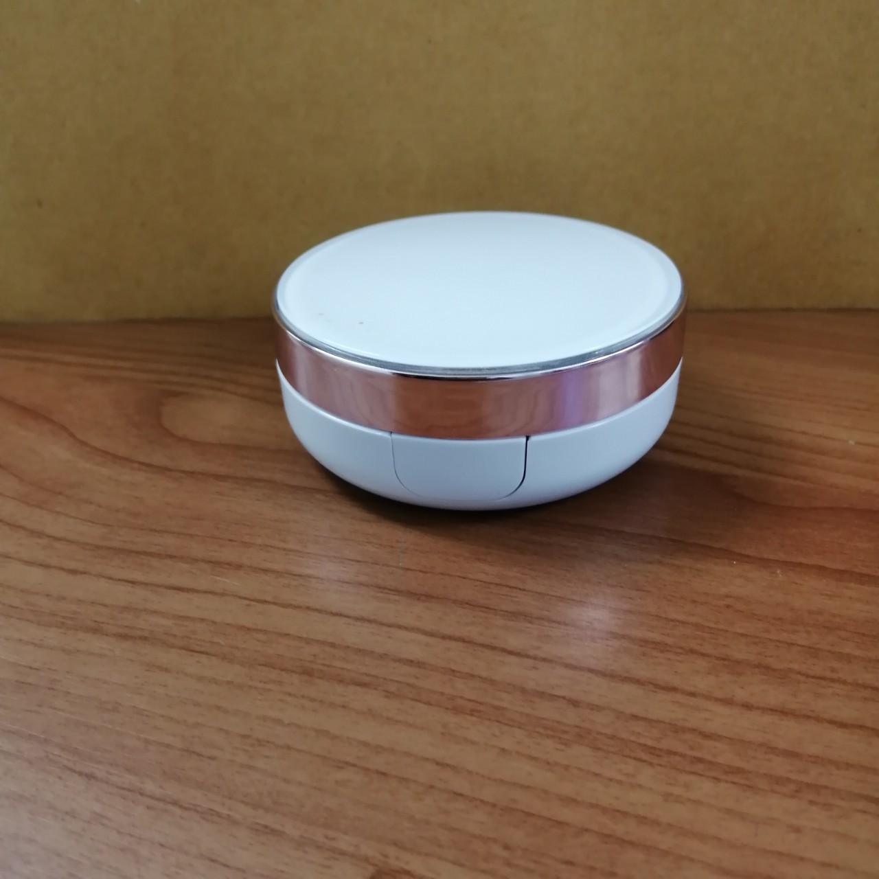 ตลับคุชชั่น ขนาด15กรัม เนื้ออะคริลิค แถมพัฟพร้อมถ้วยด้านใน สีขาวขอบชมพูสีสวย พร้อมจัดส่ง