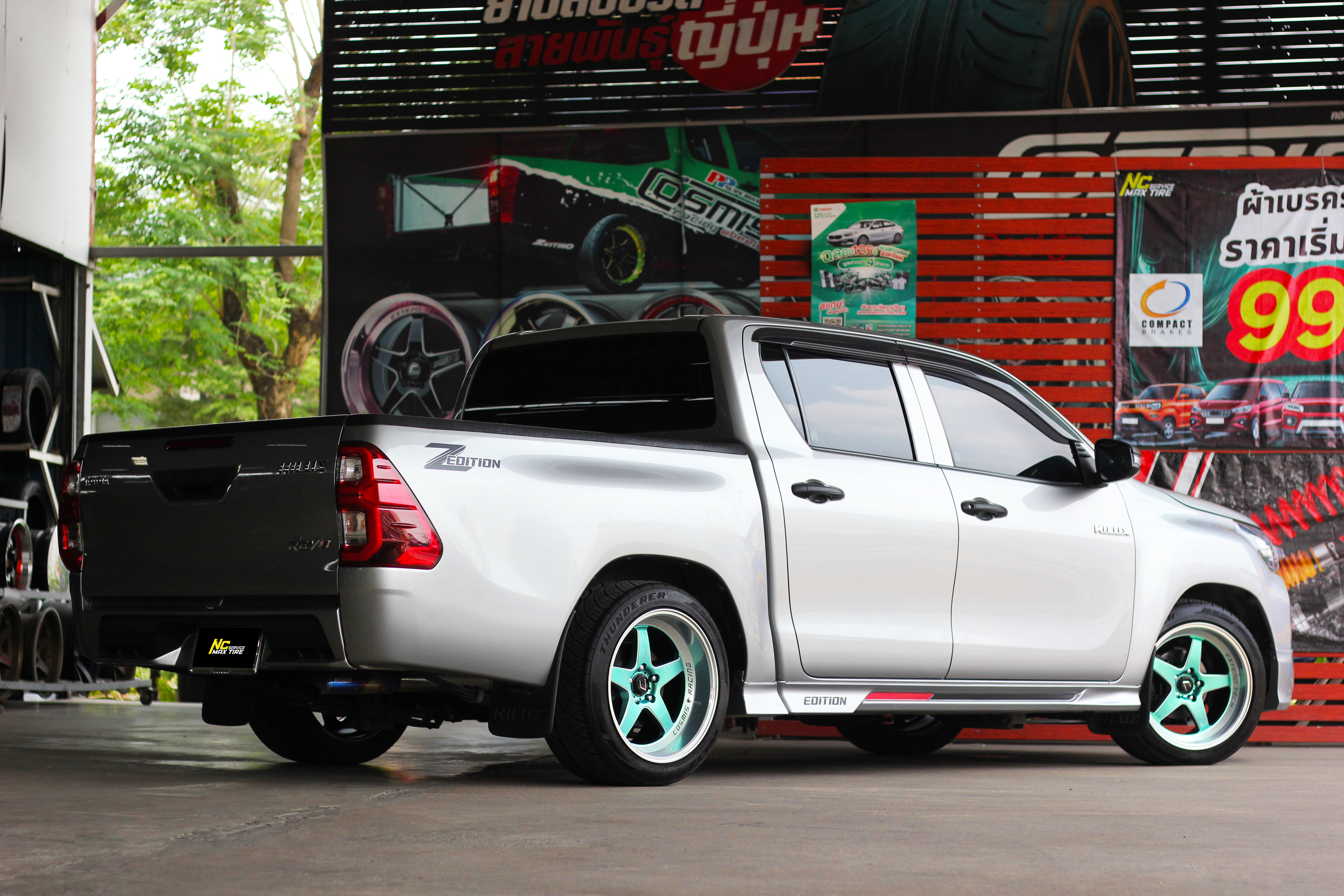 Toyota Revo / Z-Edition / ล้อแม็กขอบ18 / Cosmis / Type-G GrandTurismo / 18x9.5/10.5 6H139.7 ET12/8 / ล้อแม็กสีเขียว+ขอบเงา+CNCข้างก้าน+ตัวหนังสือ / ล้อแม็กสีพิเศษ / Custom Color / ล้อแม็กสวยๆ / NC