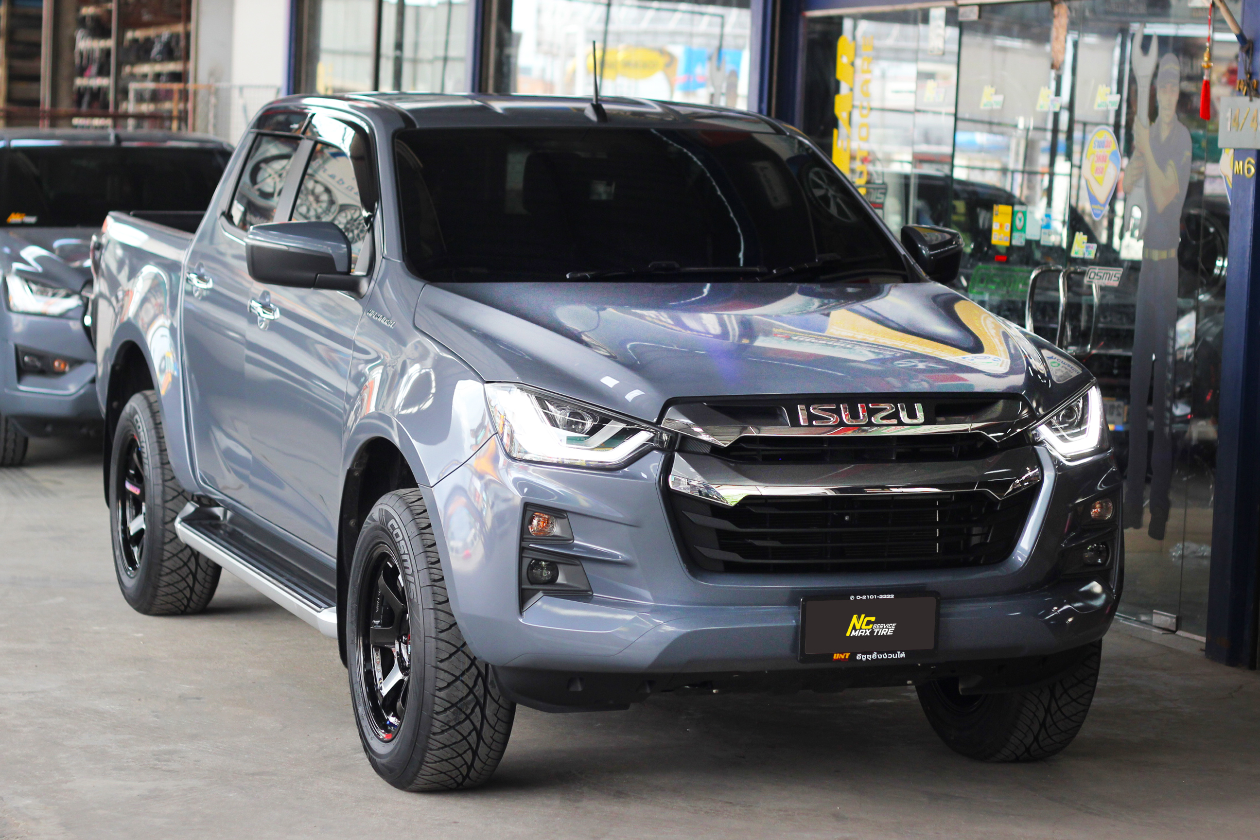 Isuzu Dmax ตัวสูง / ล้อแม็กขอบ18 / Cosmis / RG-06S / ล้อแม็กสีดำเงาทั้งวง / 18x9.0 6H139.7 ET15 / T1RS / 265/60R18